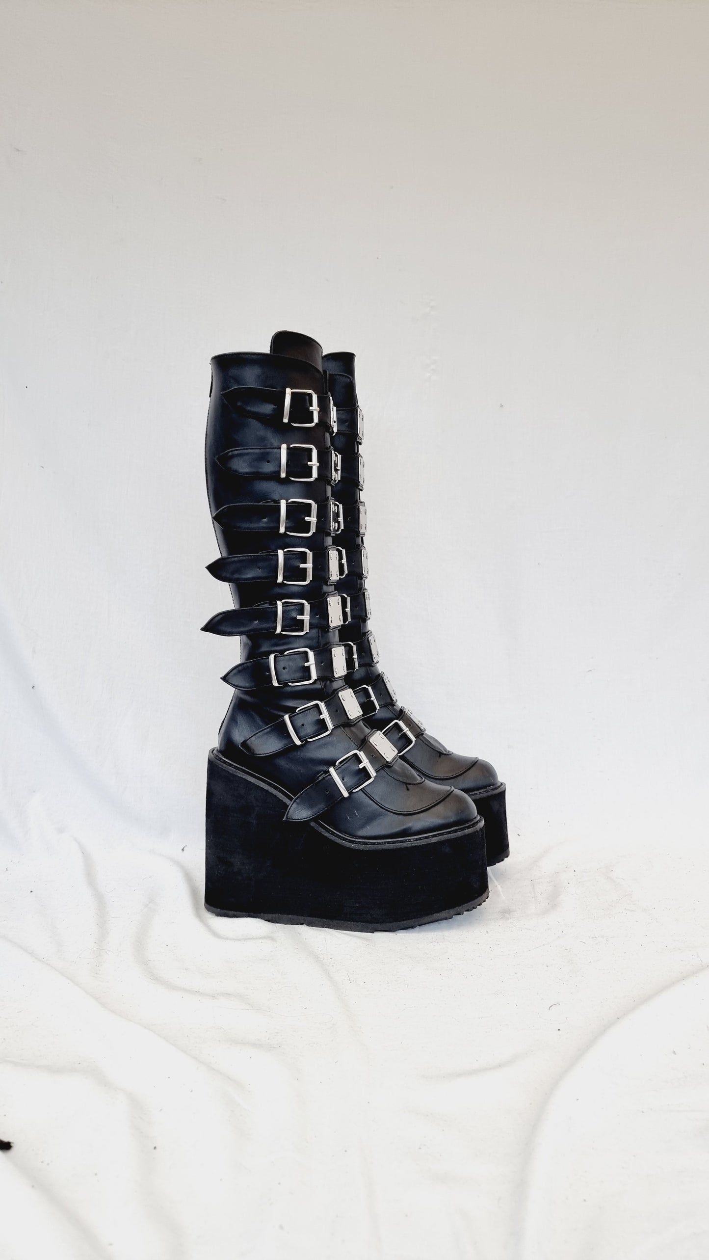 EU 39 / UK 6 Demonia Shoes