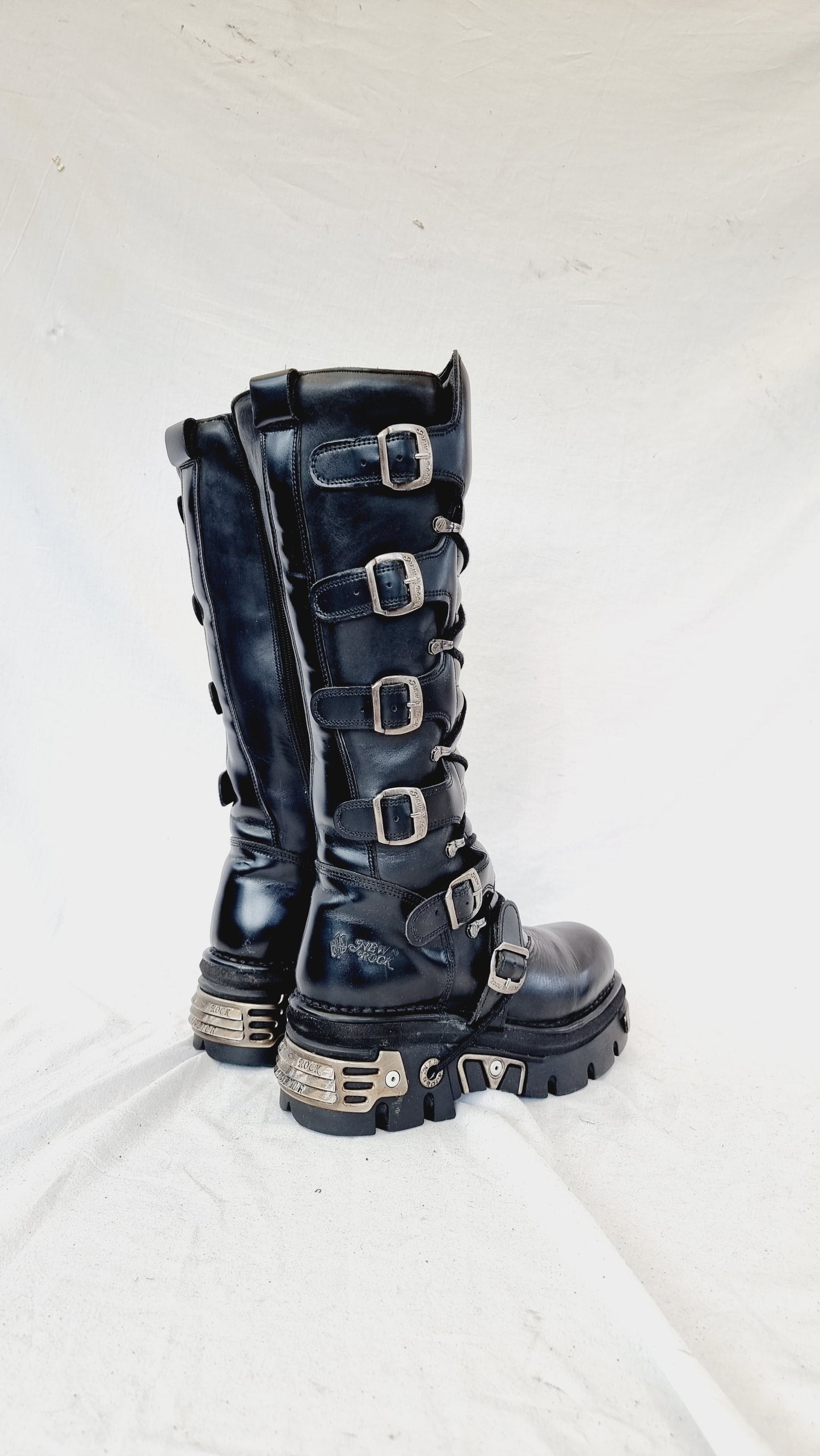 EU 41 / UK 7.5 New Rock Boots
