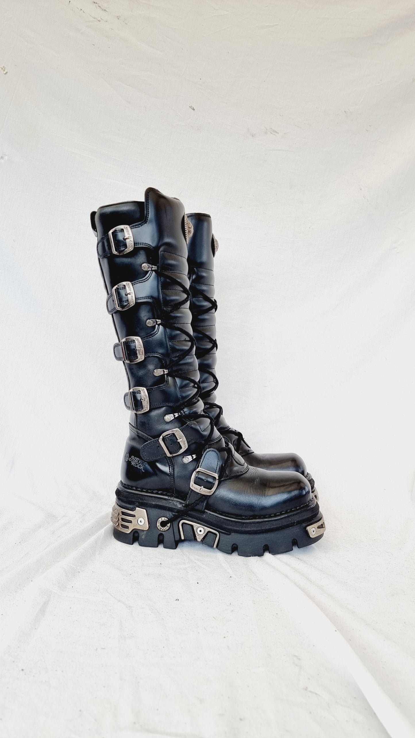 EU 41 / UK 7.5 New Rock Boots
