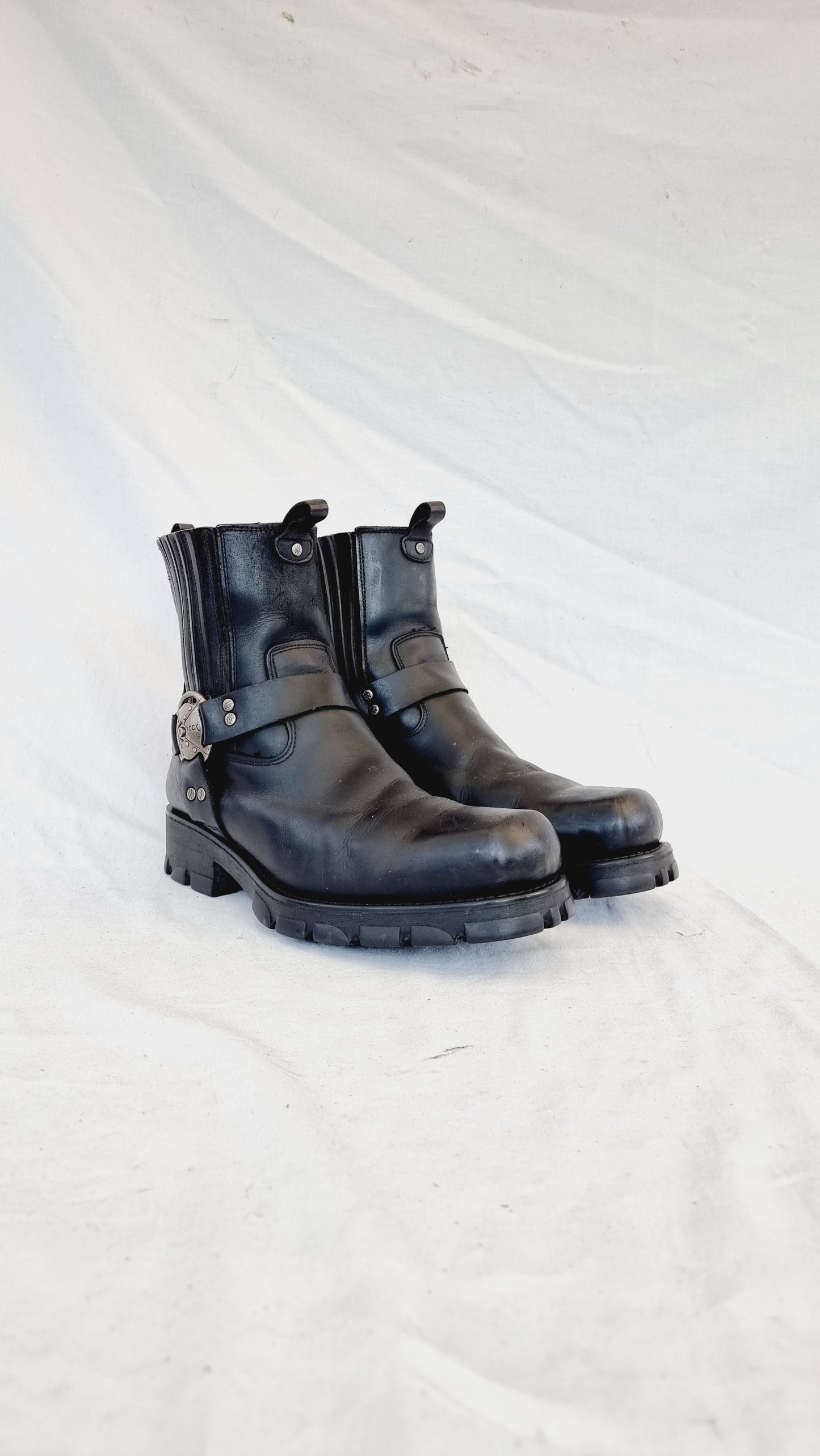 EU 45 / UK 10.5 New Rock Boots