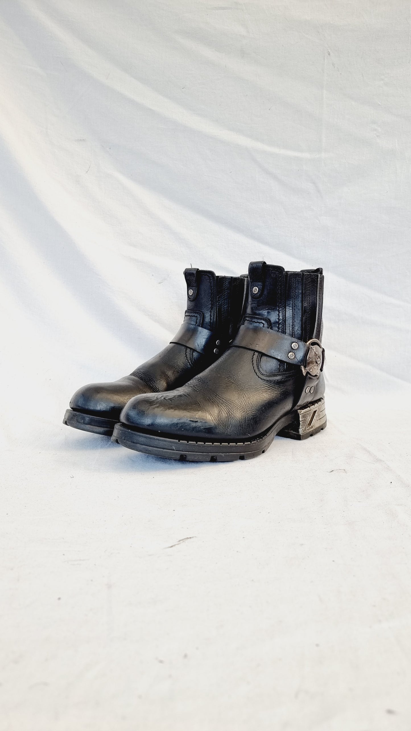 EU 44 / UK 10 New Rock Boots