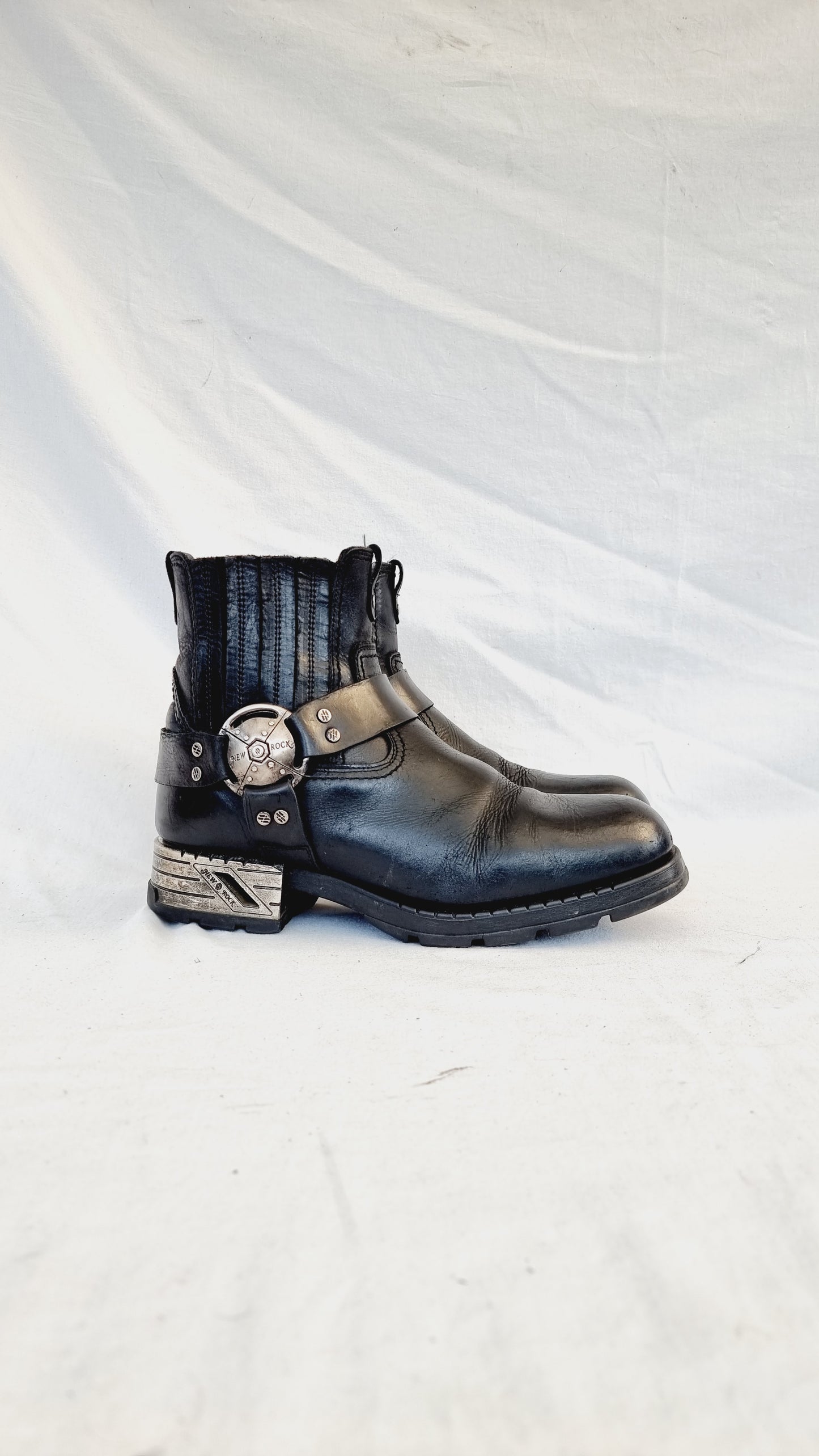 EU 44 / UK 10 New Rock Boots
