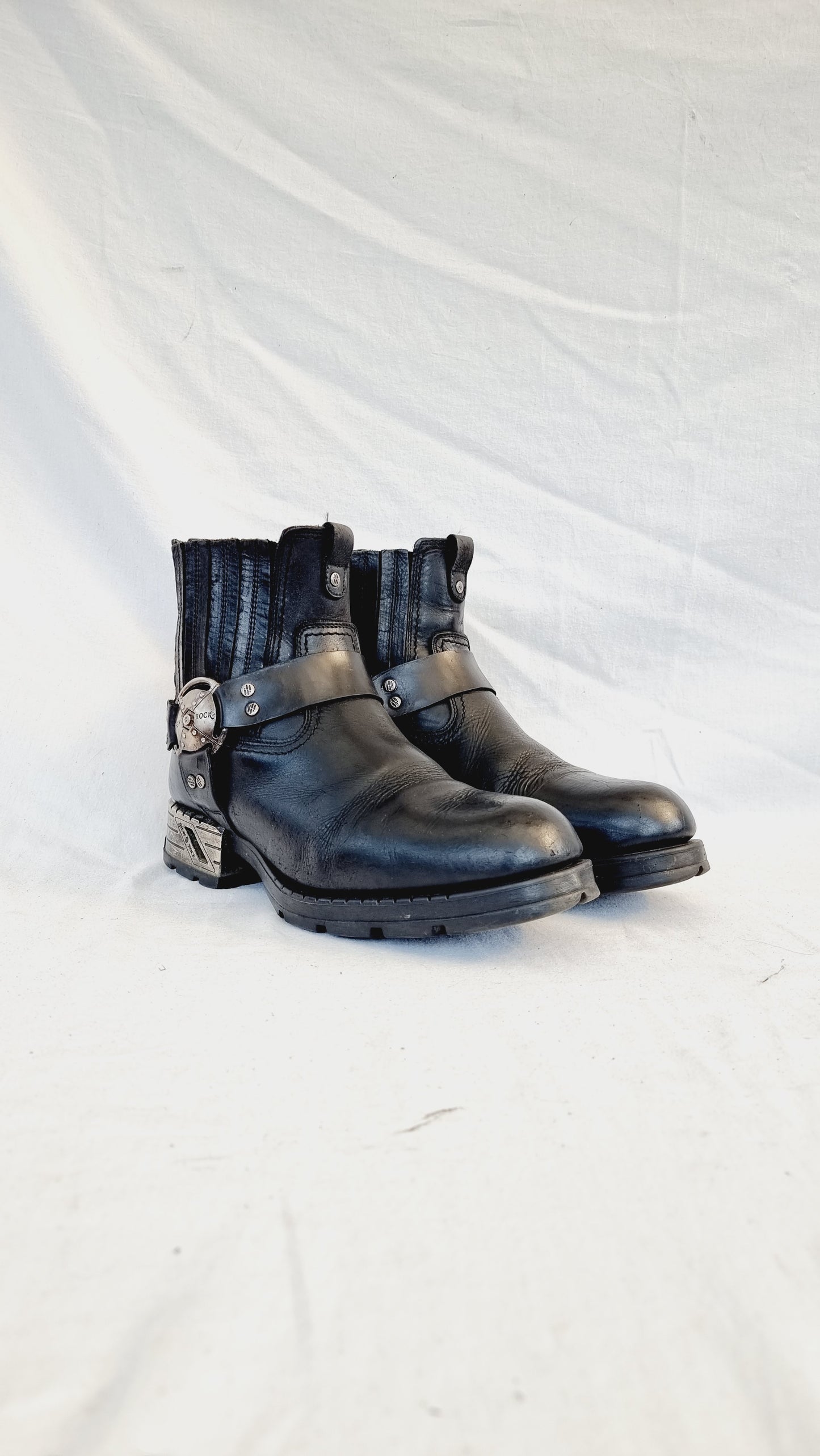 EU 44 / UK 10 New Rock Boots