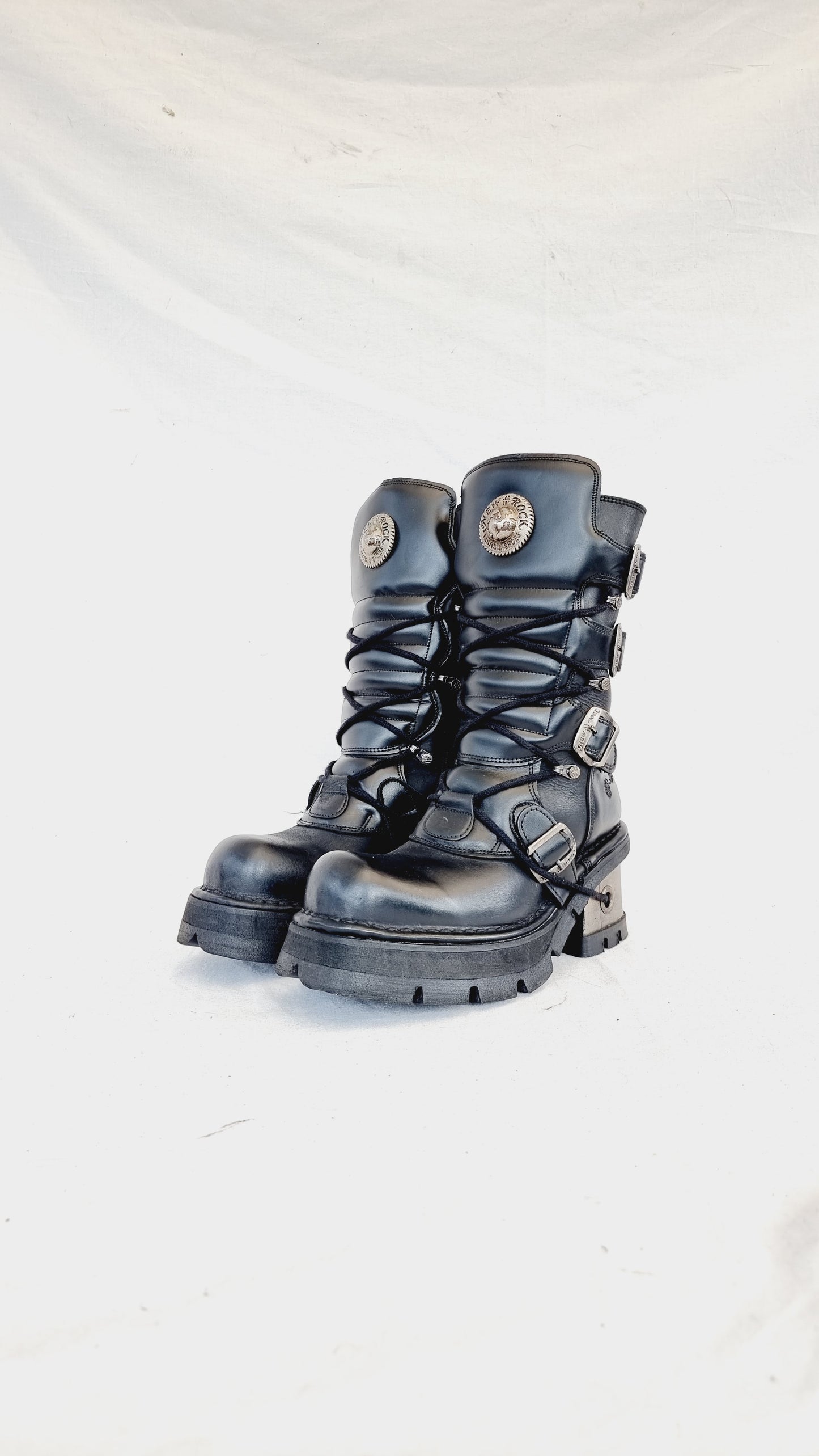 EU 40 / UK 7 New Rock Boots