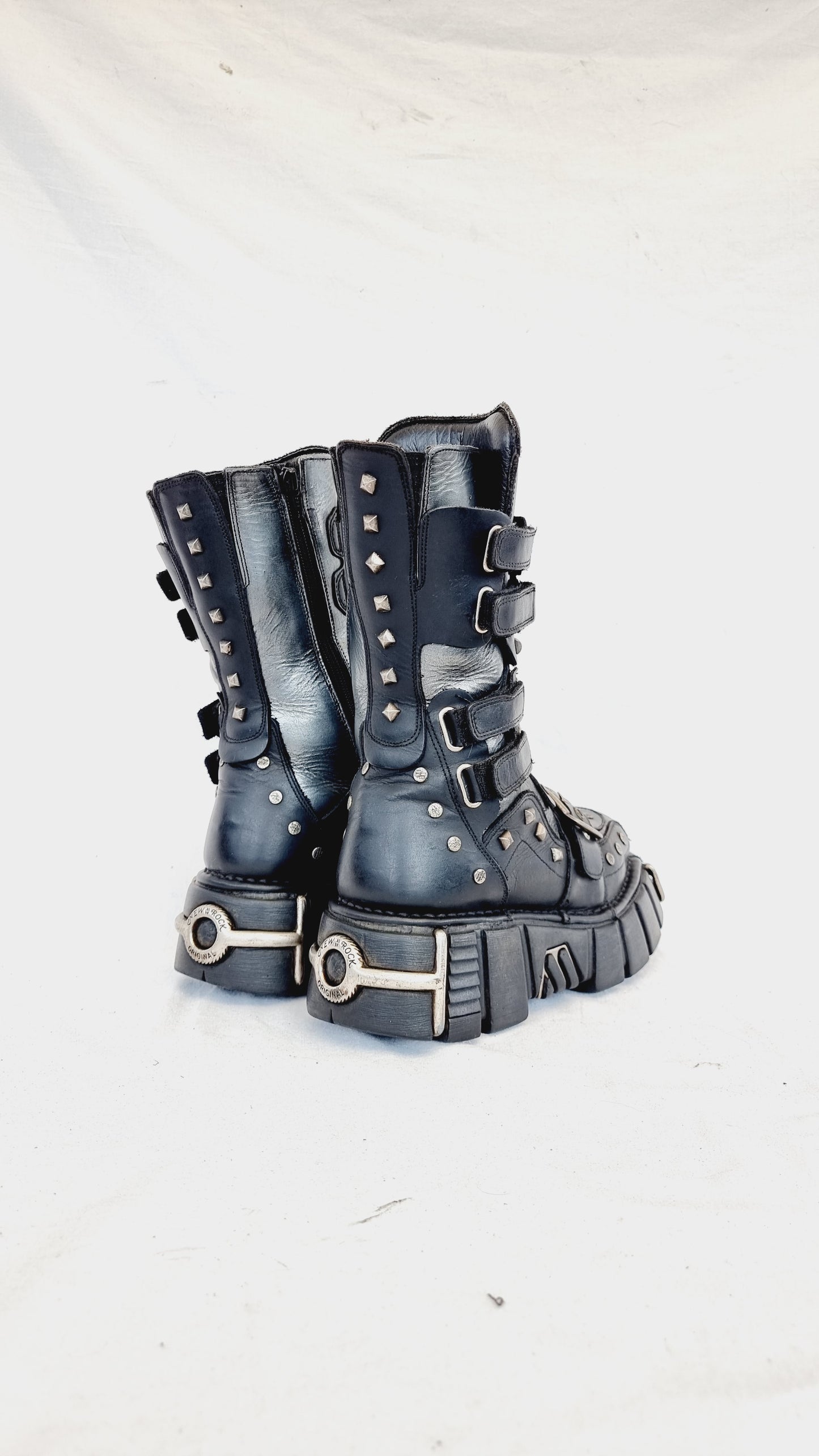 EU 41 / UK 7.5 New Rock Boots