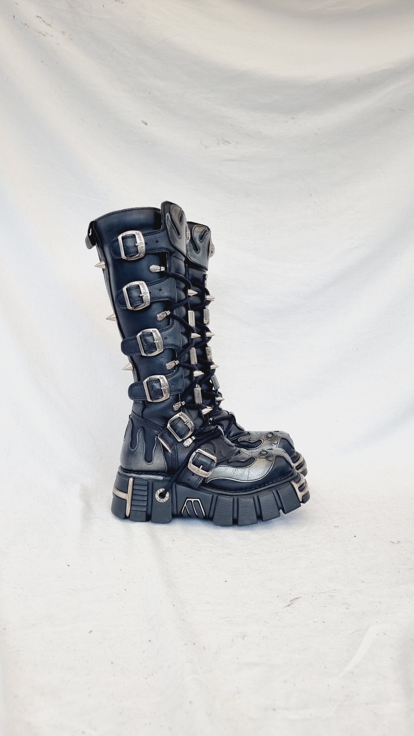 EU 37 / UK 4 New Rock Boots