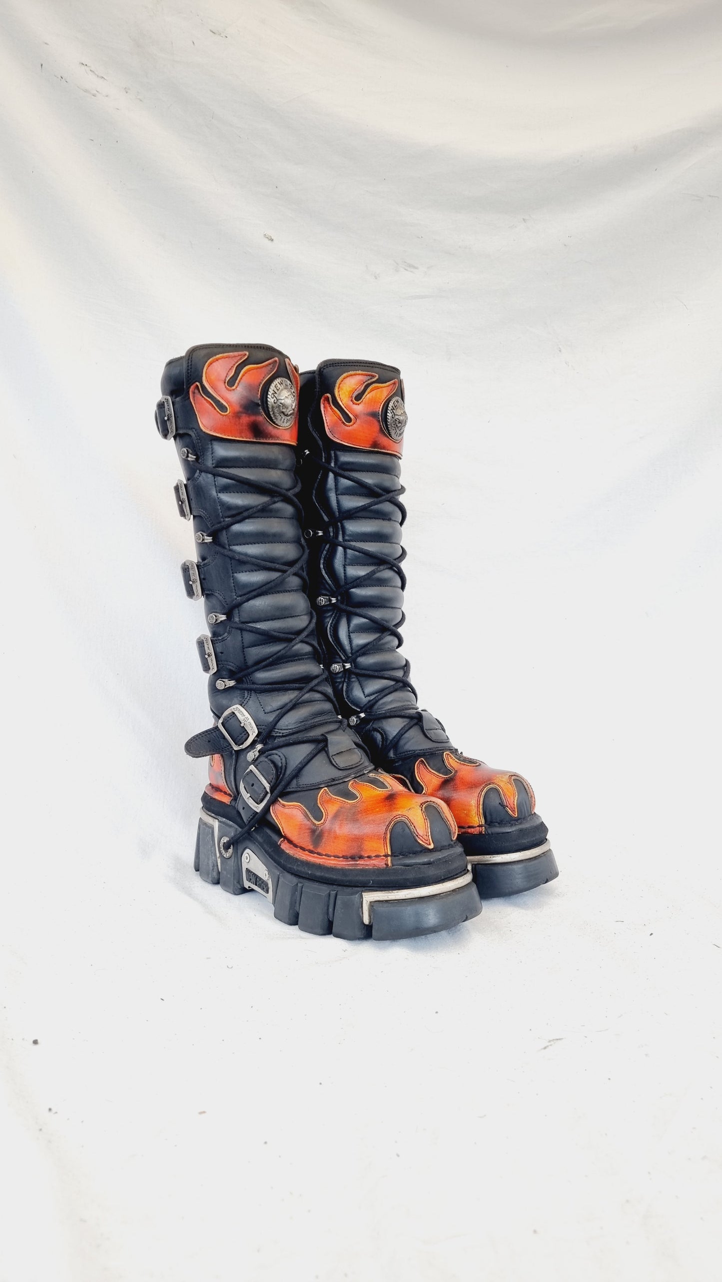 EU 40 / UK 7 New Rock Boots