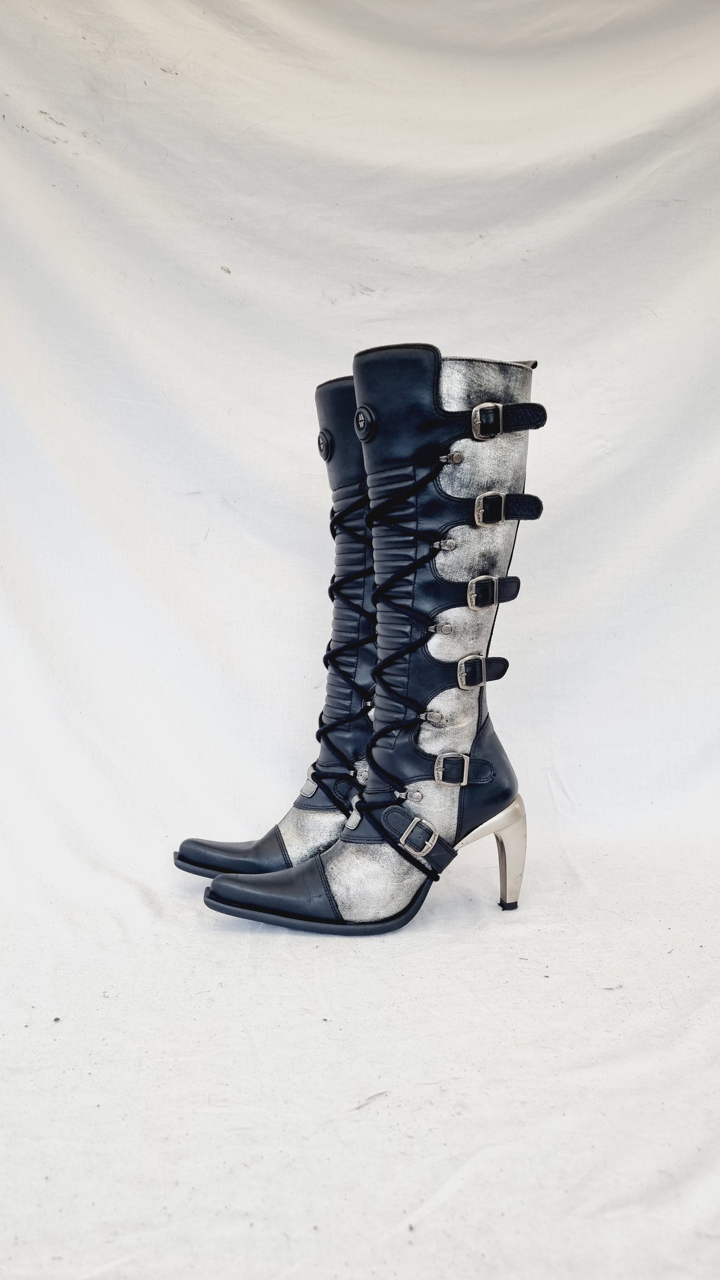 EU 39 / UK 6 New Rock Boots
