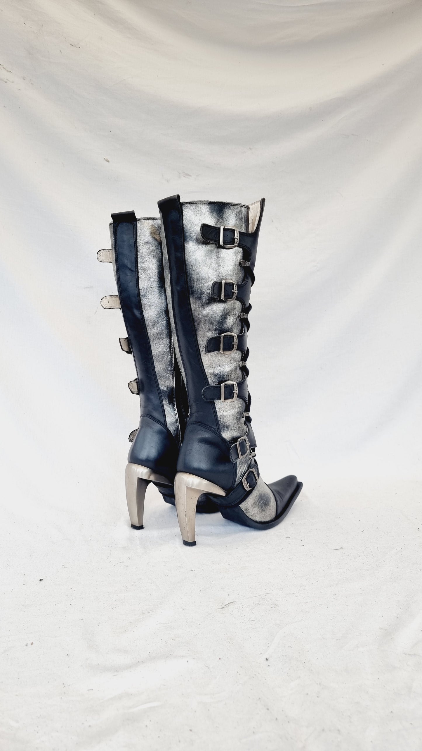 EU 39 / UK 6 New Rock Boots