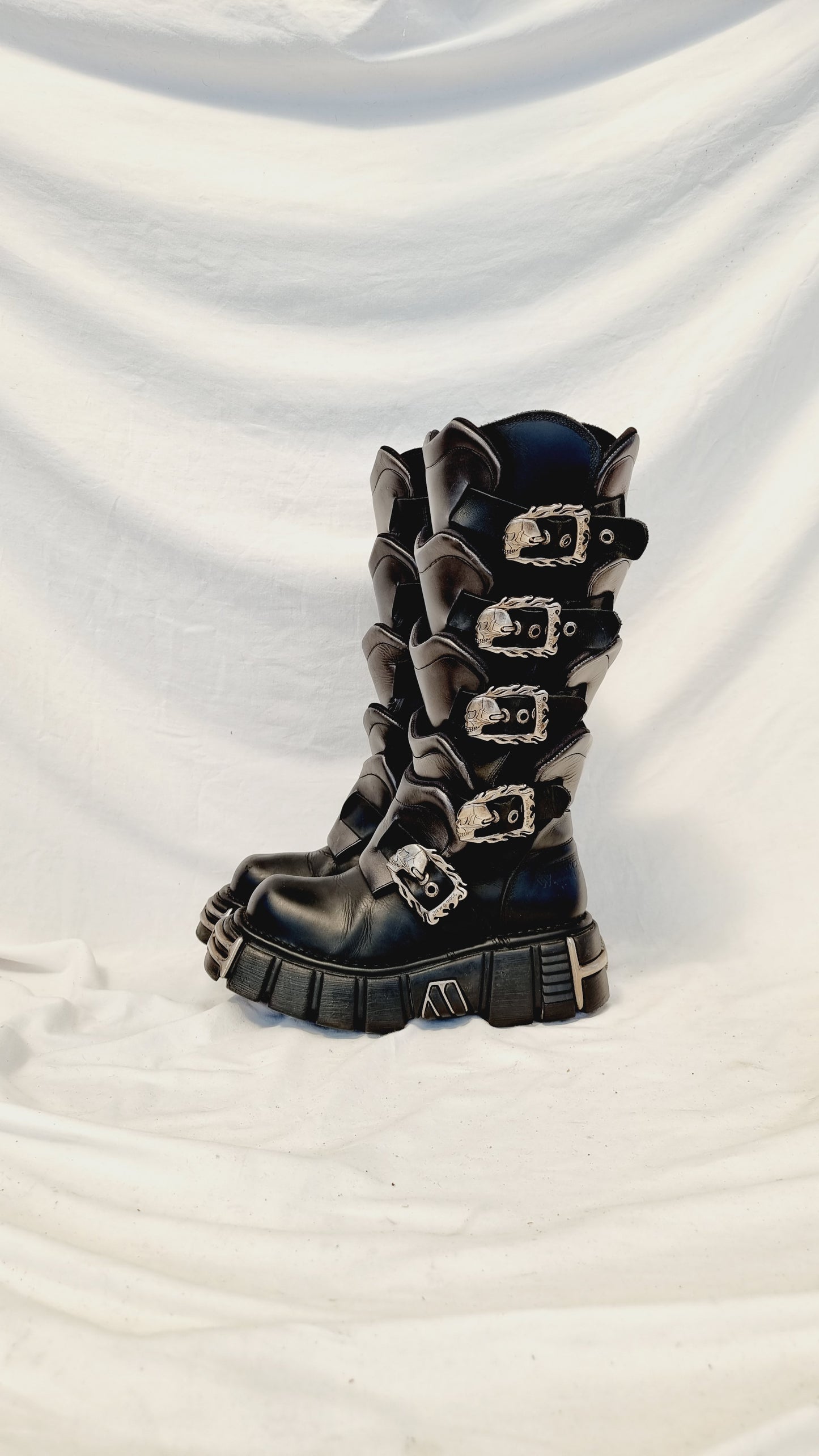 EU 40 / UK 7 New Rock Boots