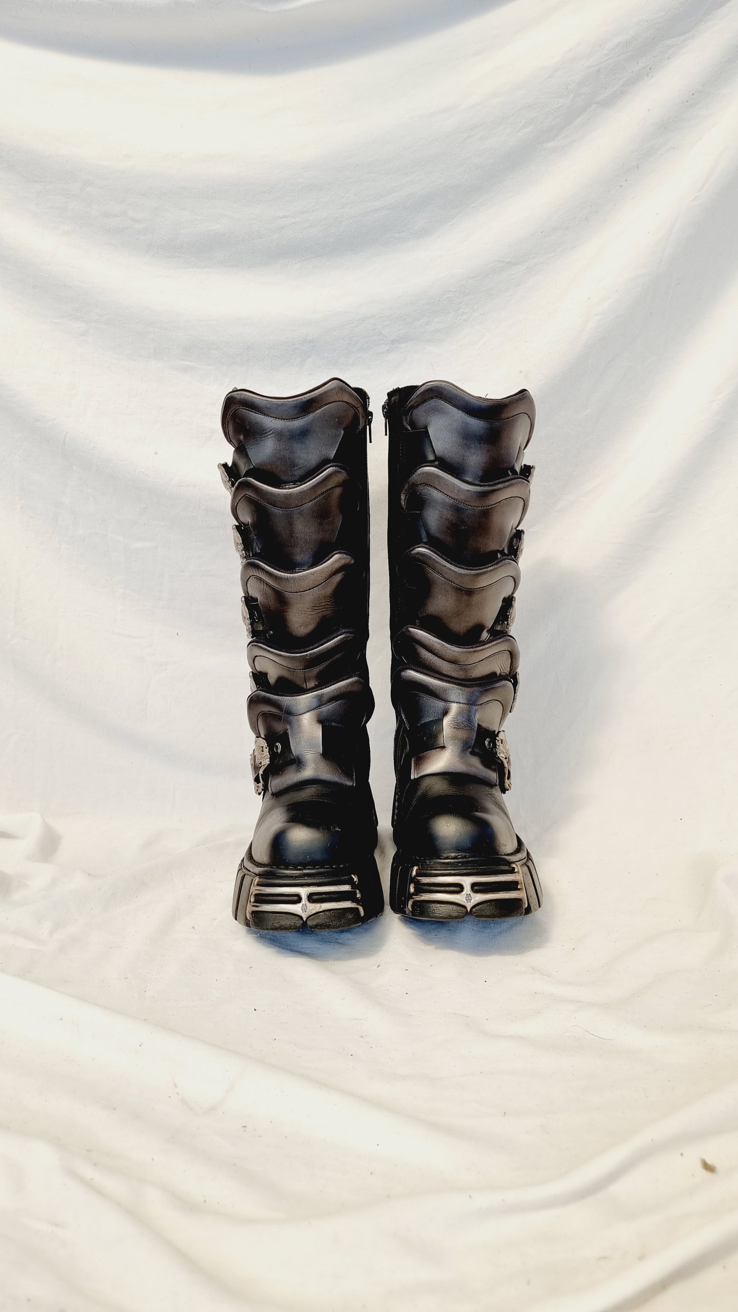 EU 40 / UK 7 New Rock Boots
