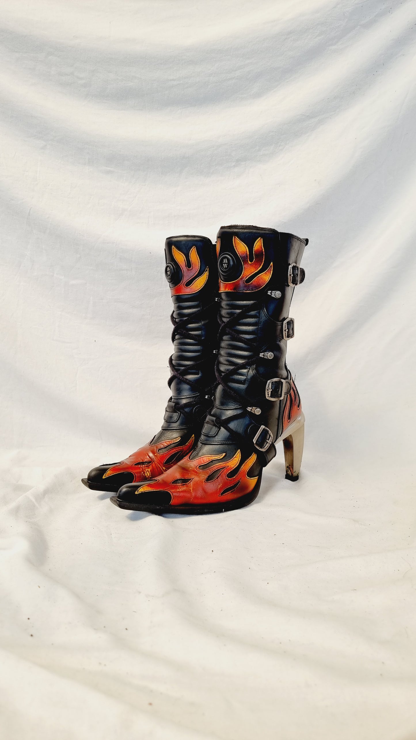 EU 40 / UK 7 New Rock Boots