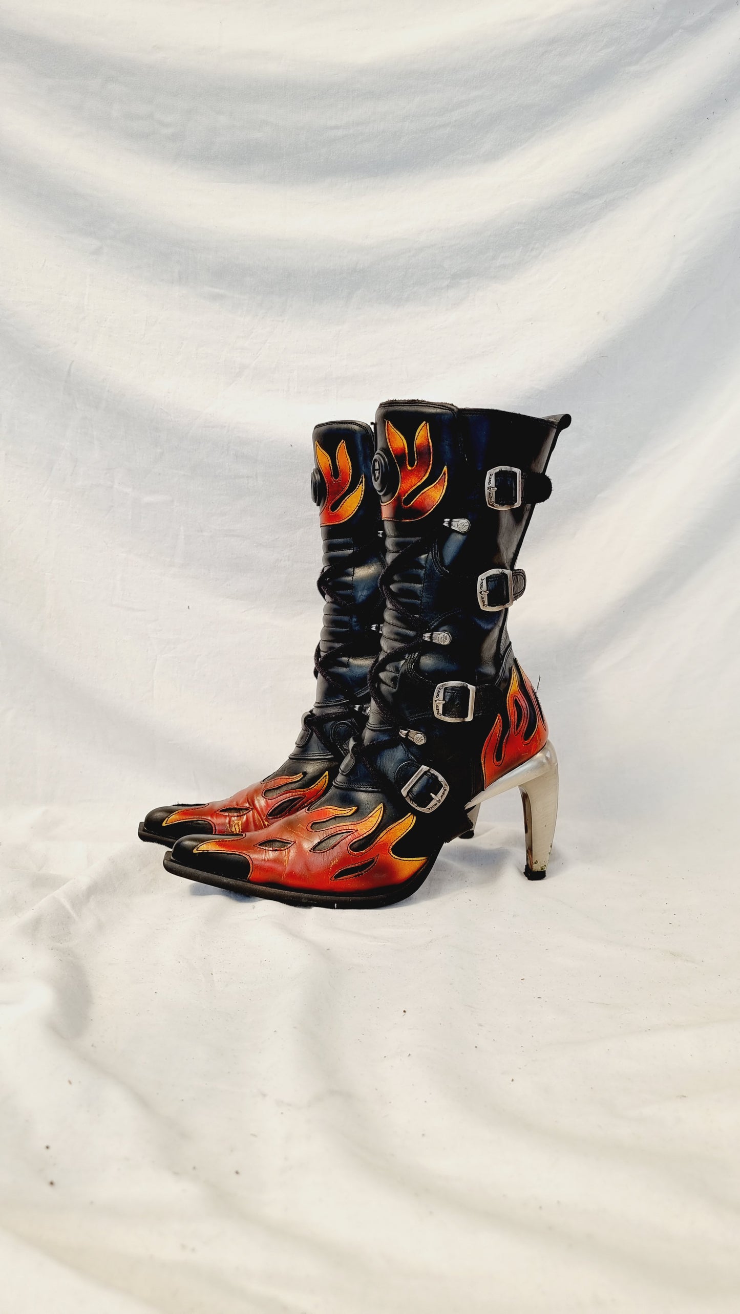 EU 40 / UK 7 New Rock Boots