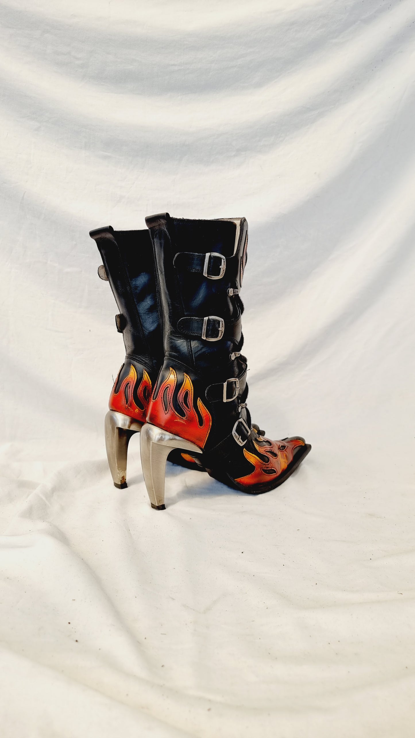 EU 40 / UK 7 New Rock Boots