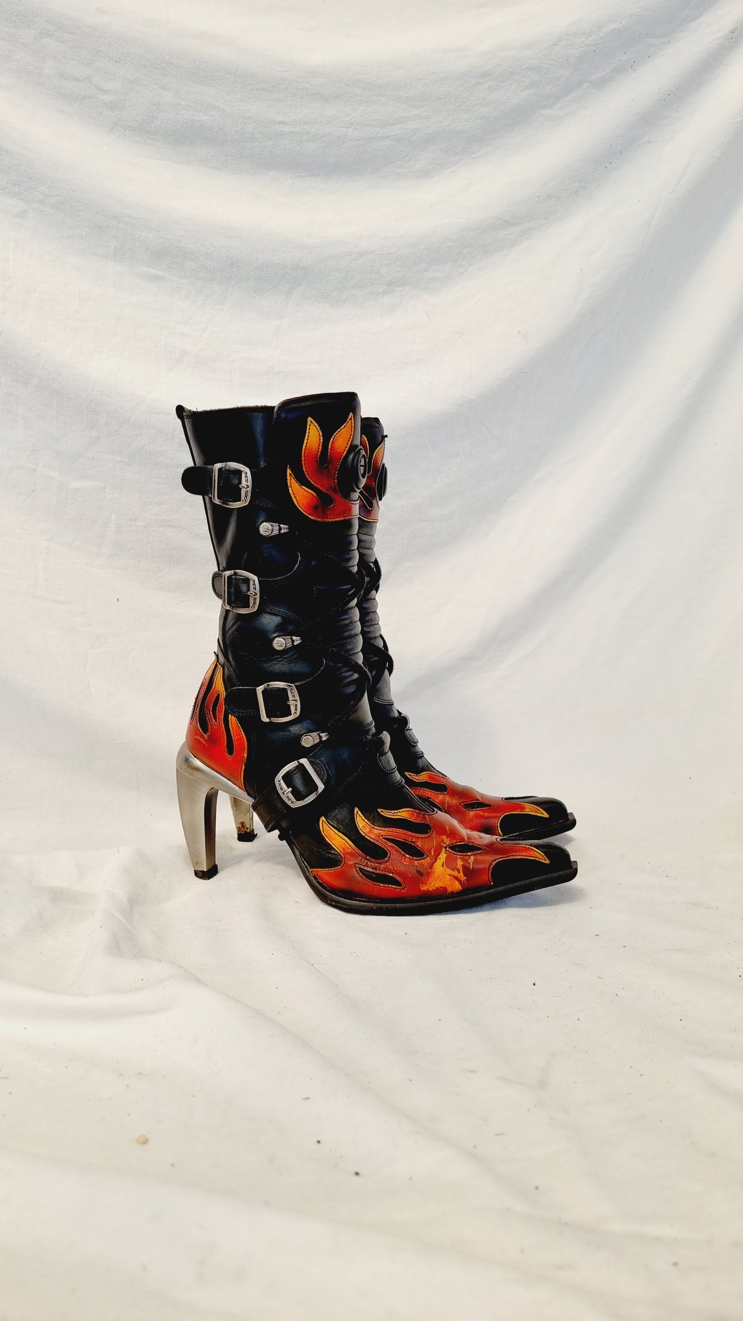 EU 40 / UK 7 New Rock Boots