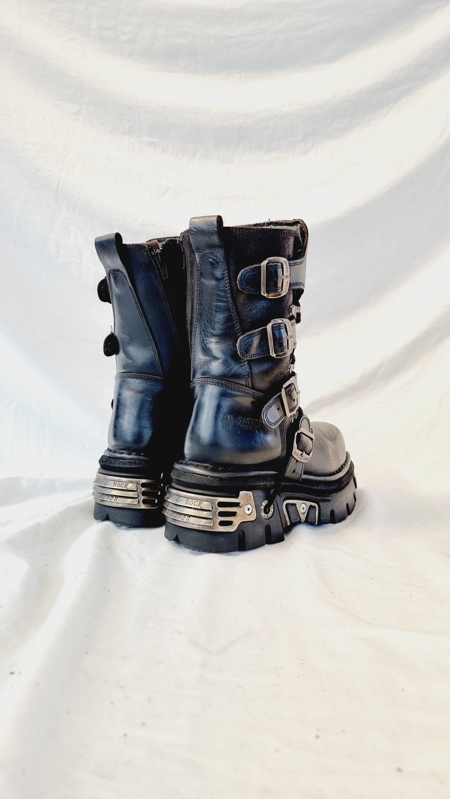 EU 40 / UK 7 New Rock Boots