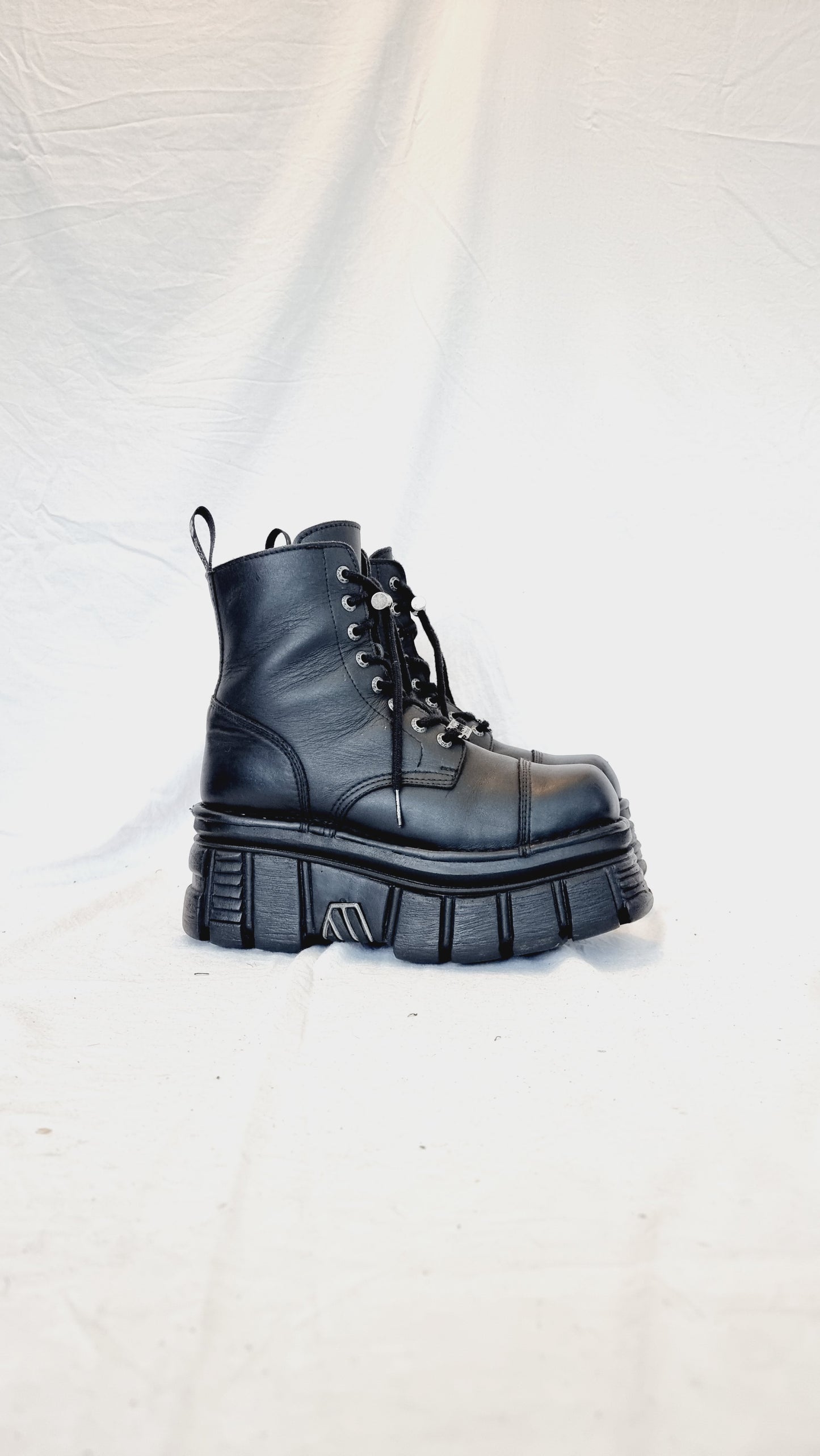 EU 39 / UK 6 New Rock Boots