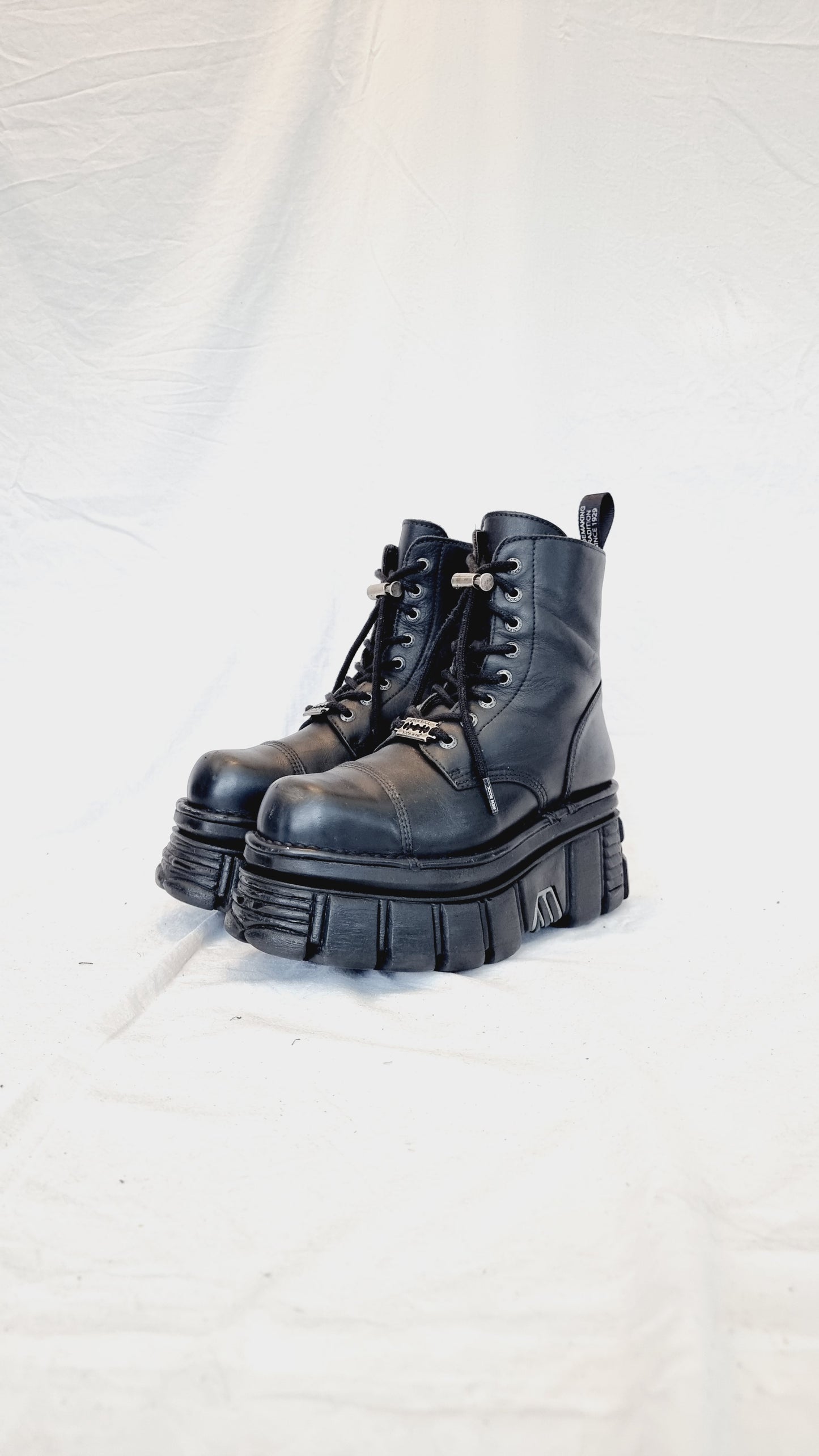 EU 39 / UK 6 New Rock Boots