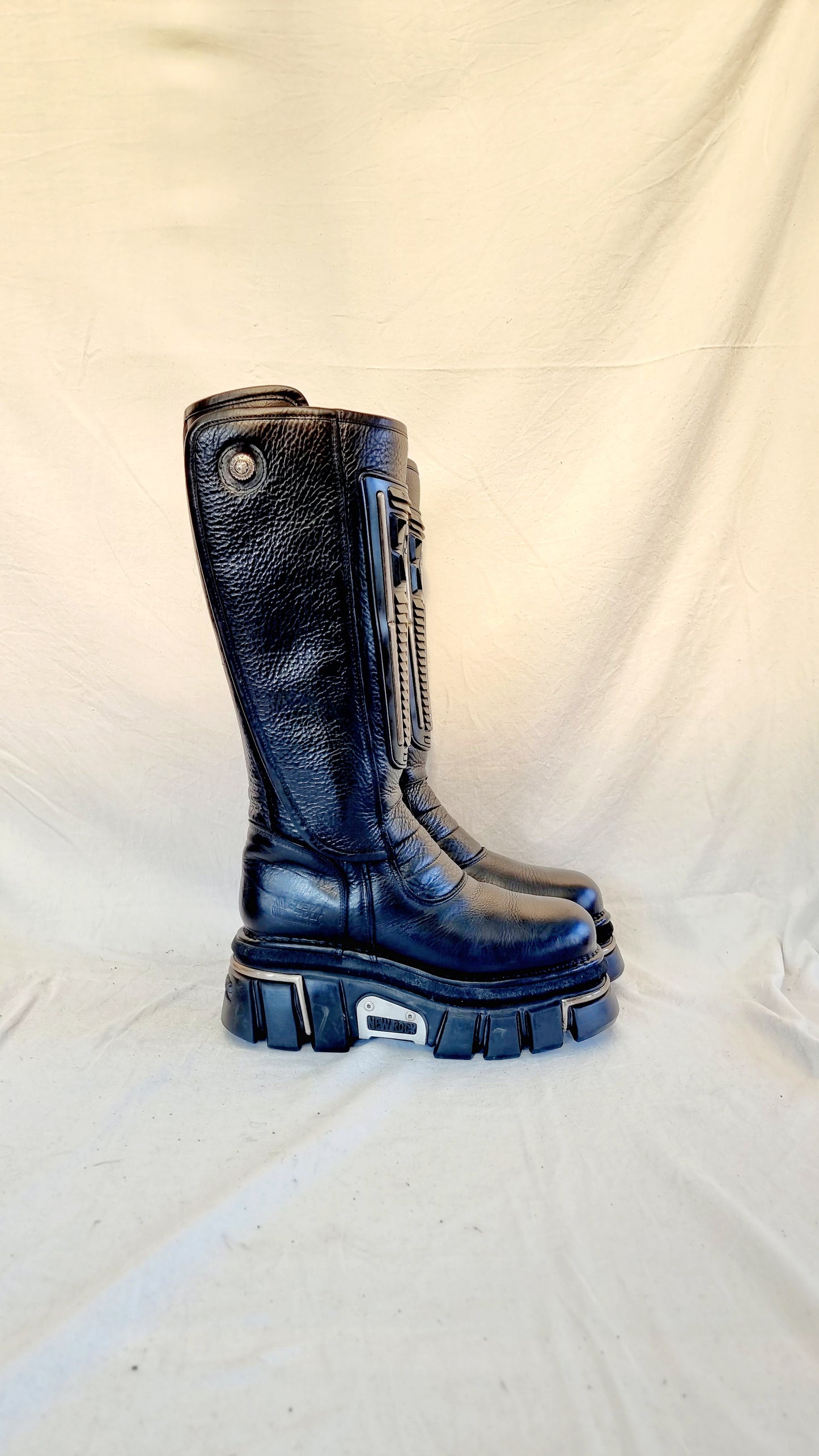 EU 44 / UK 10 New Rock Boots