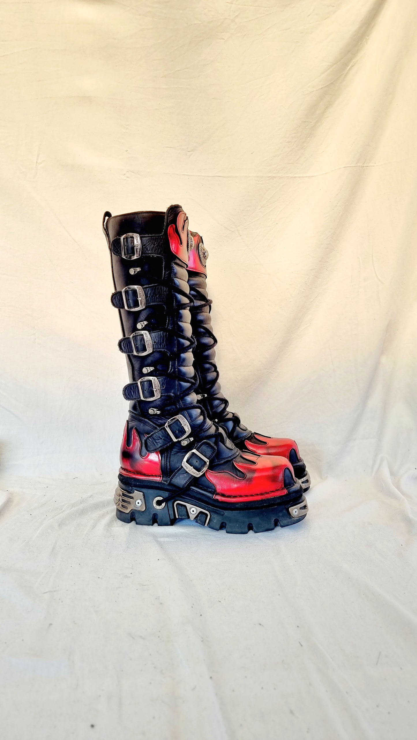EU 40 / UK 7 New Rock Boots