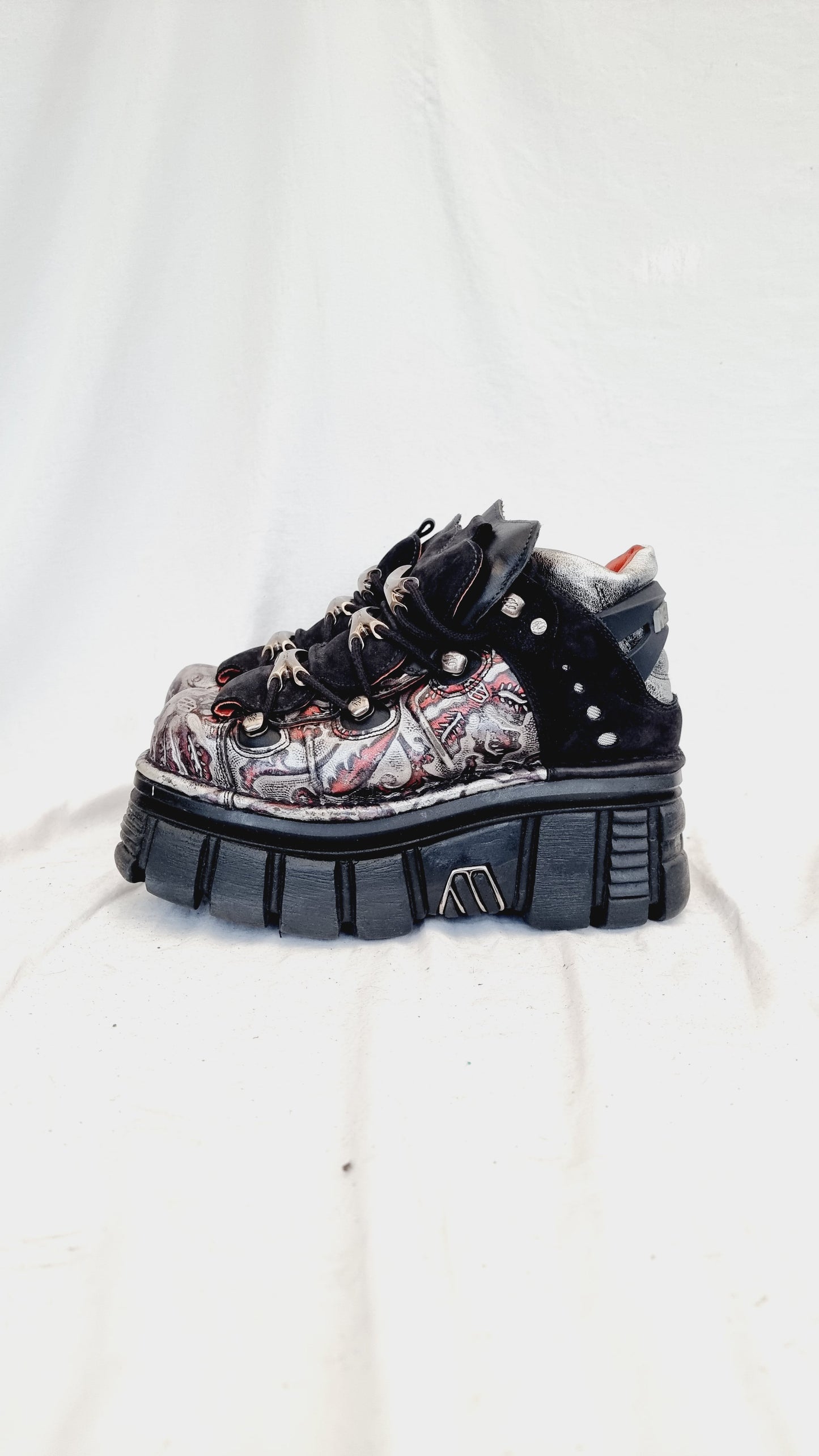 EU 40 / UK 7 New Rock Boots