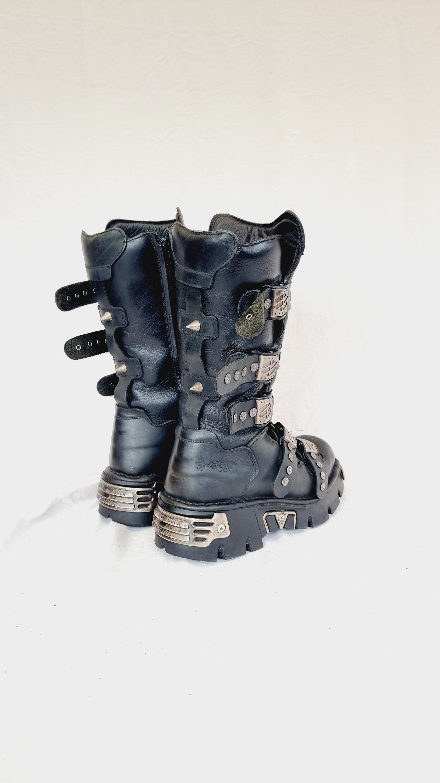 EU 45 / UK 10.5 New Rock Boots