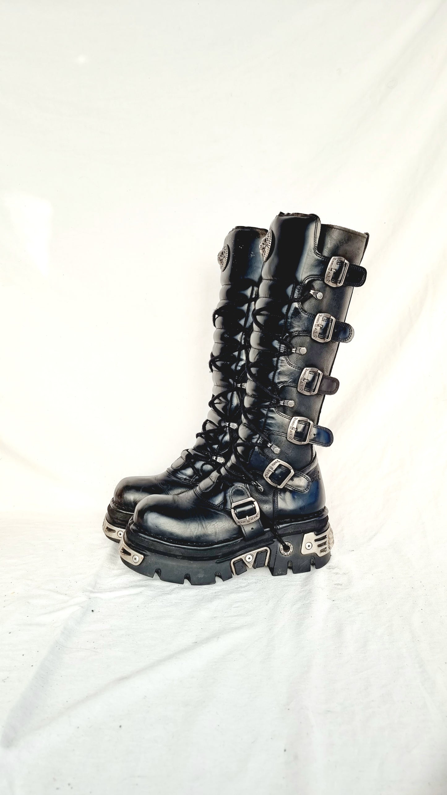 EU 40 / UK 7 New Rock Boots