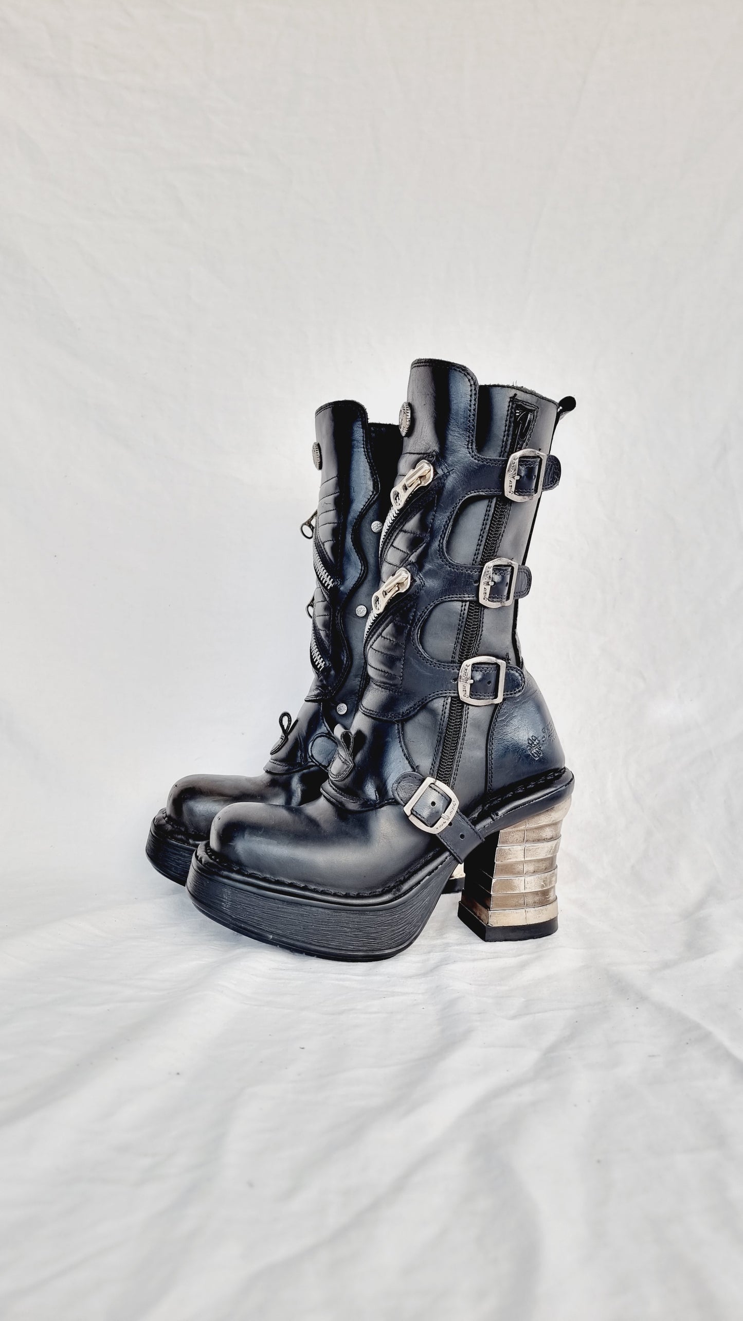 EU 36 / UK 3 New Rock Boots