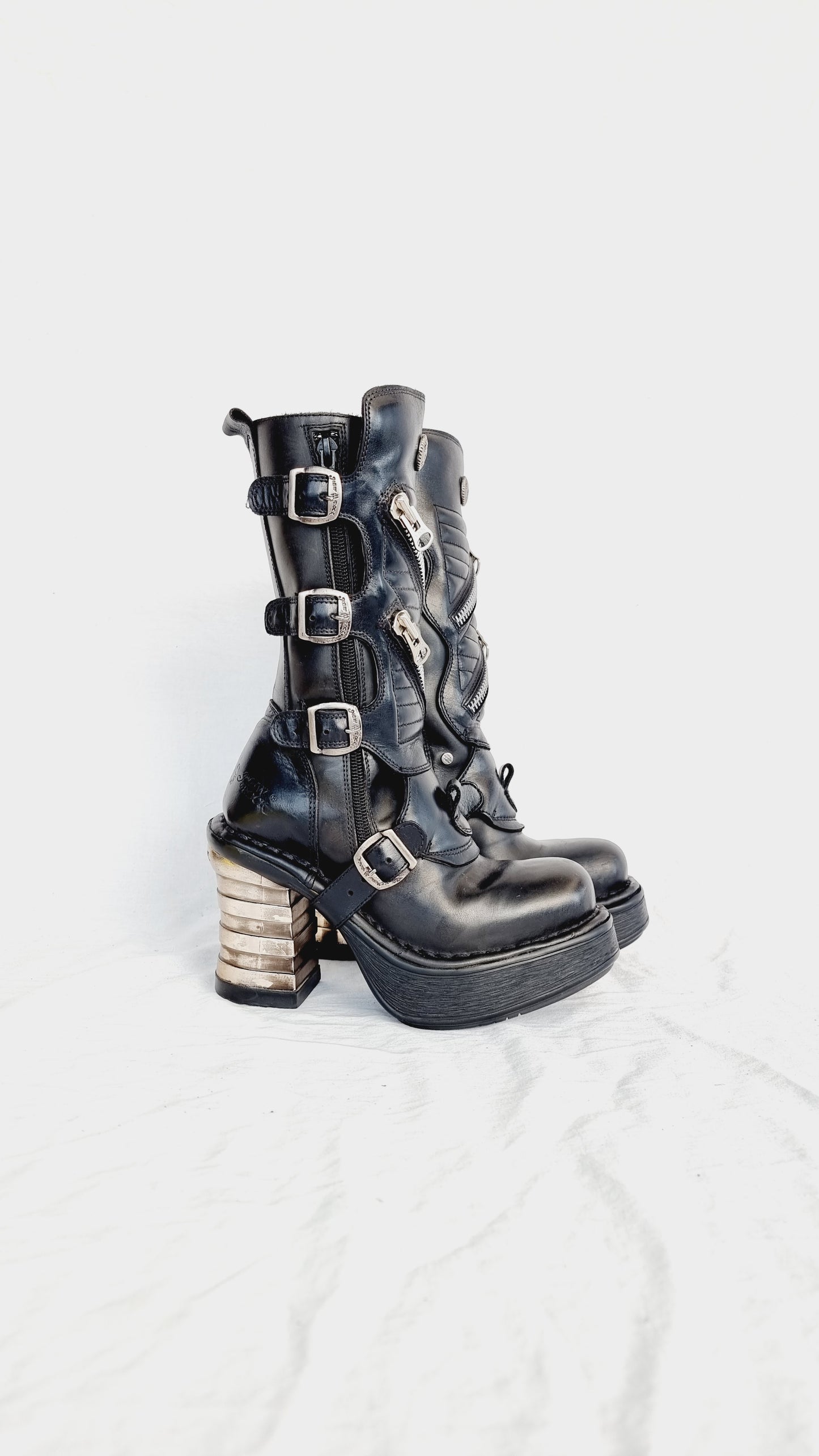EU 36 / UK 3 New Rock Boots
