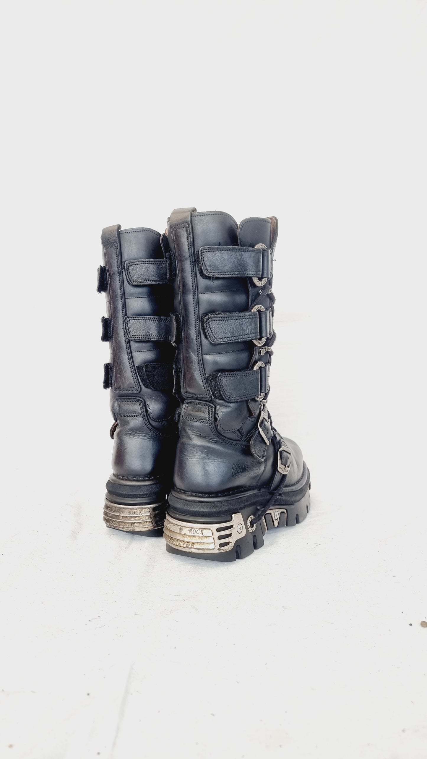 EU 41 / UK 7.5 New Rock Boots