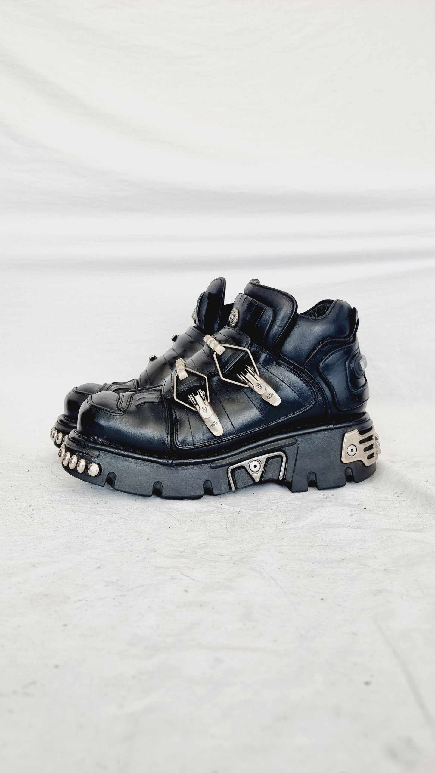 EU 42 / UK 8 New Rock Boots