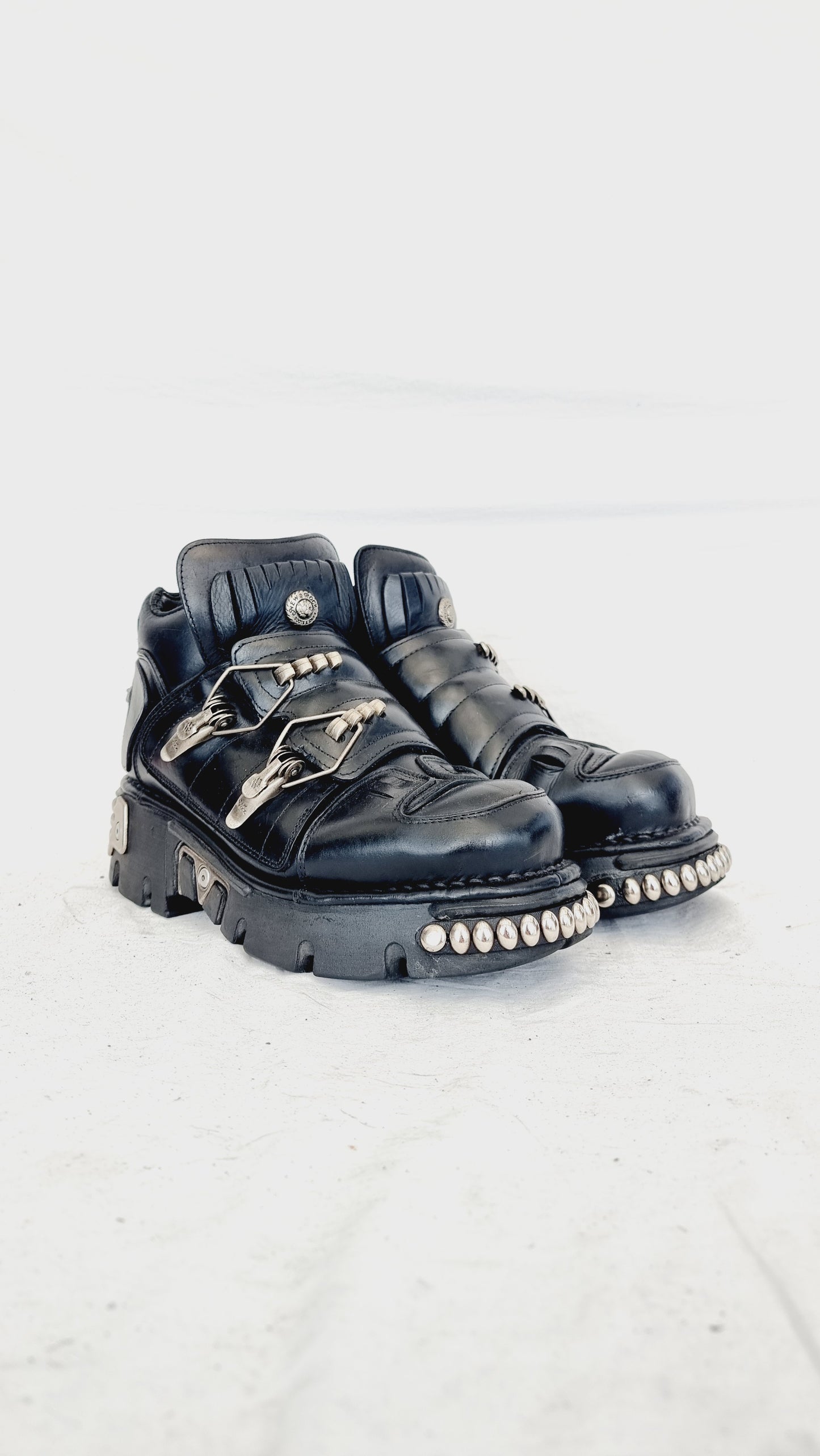 EU 42 / UK 8 New Rock Boots