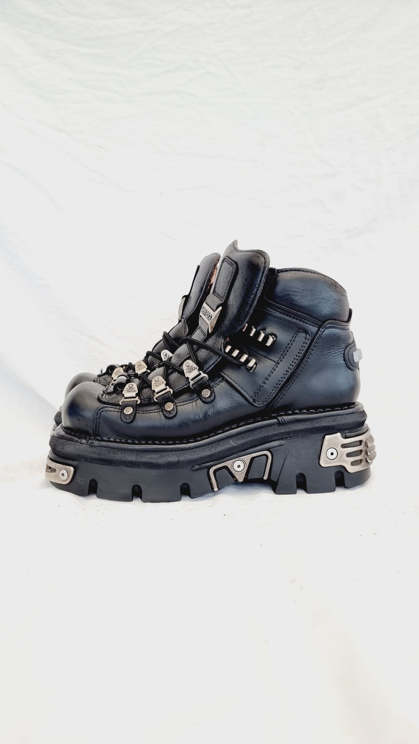 EU 41 / UK 7.5 New Rock Boots
