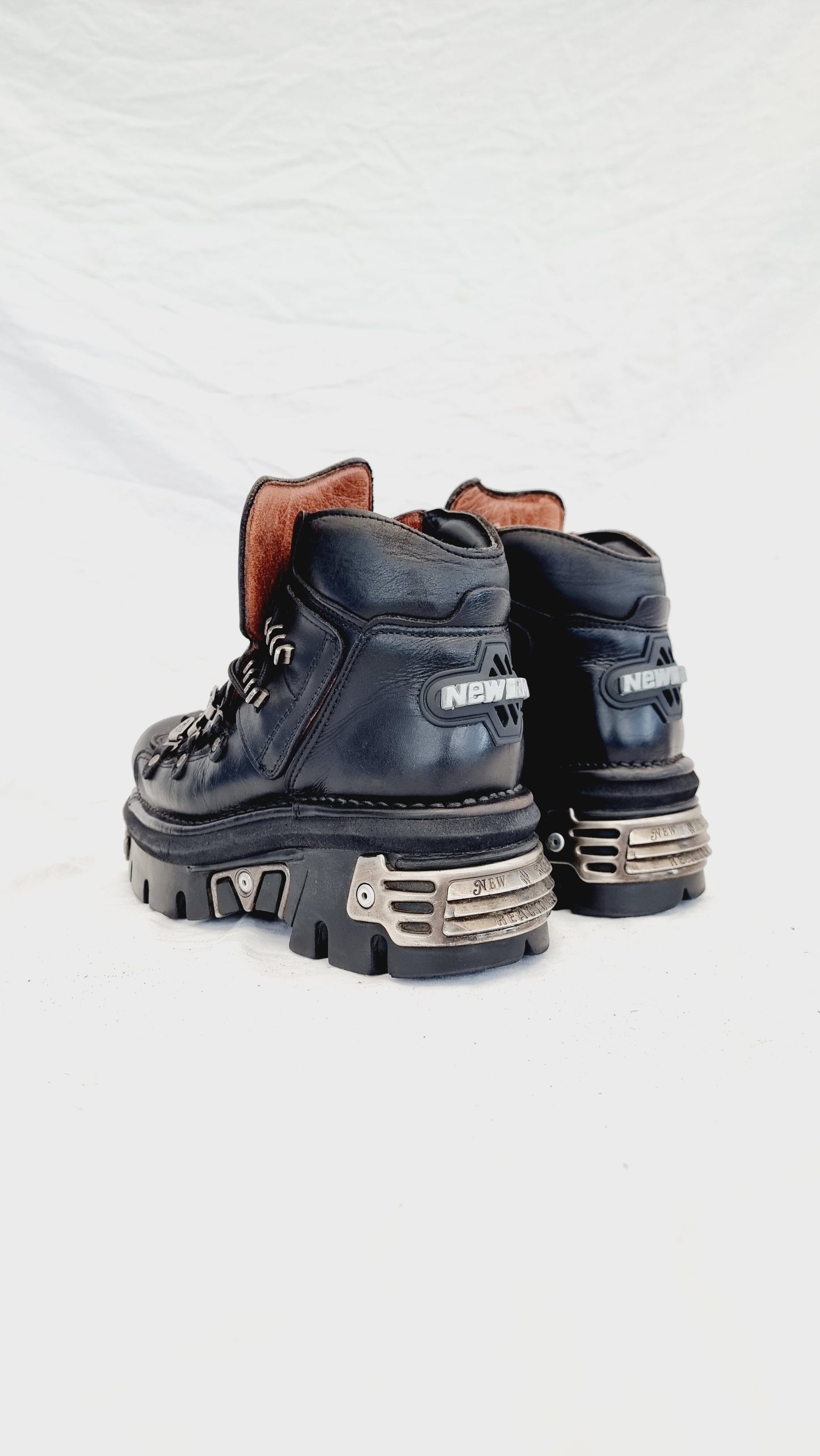 EU 41 / UK 7.5 New Rock Boots