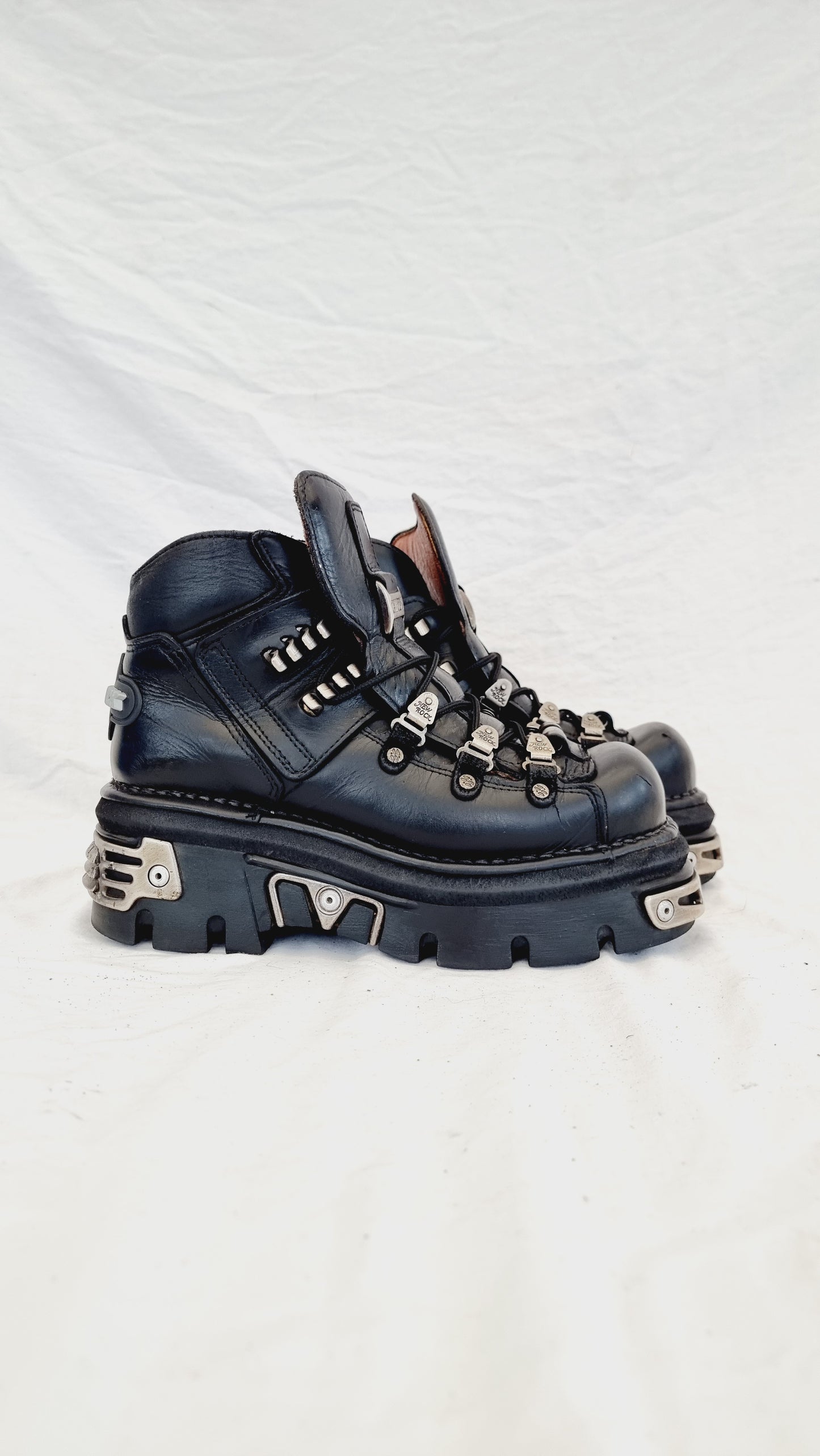 EU 41 / UK 7.5 New Rock Boots