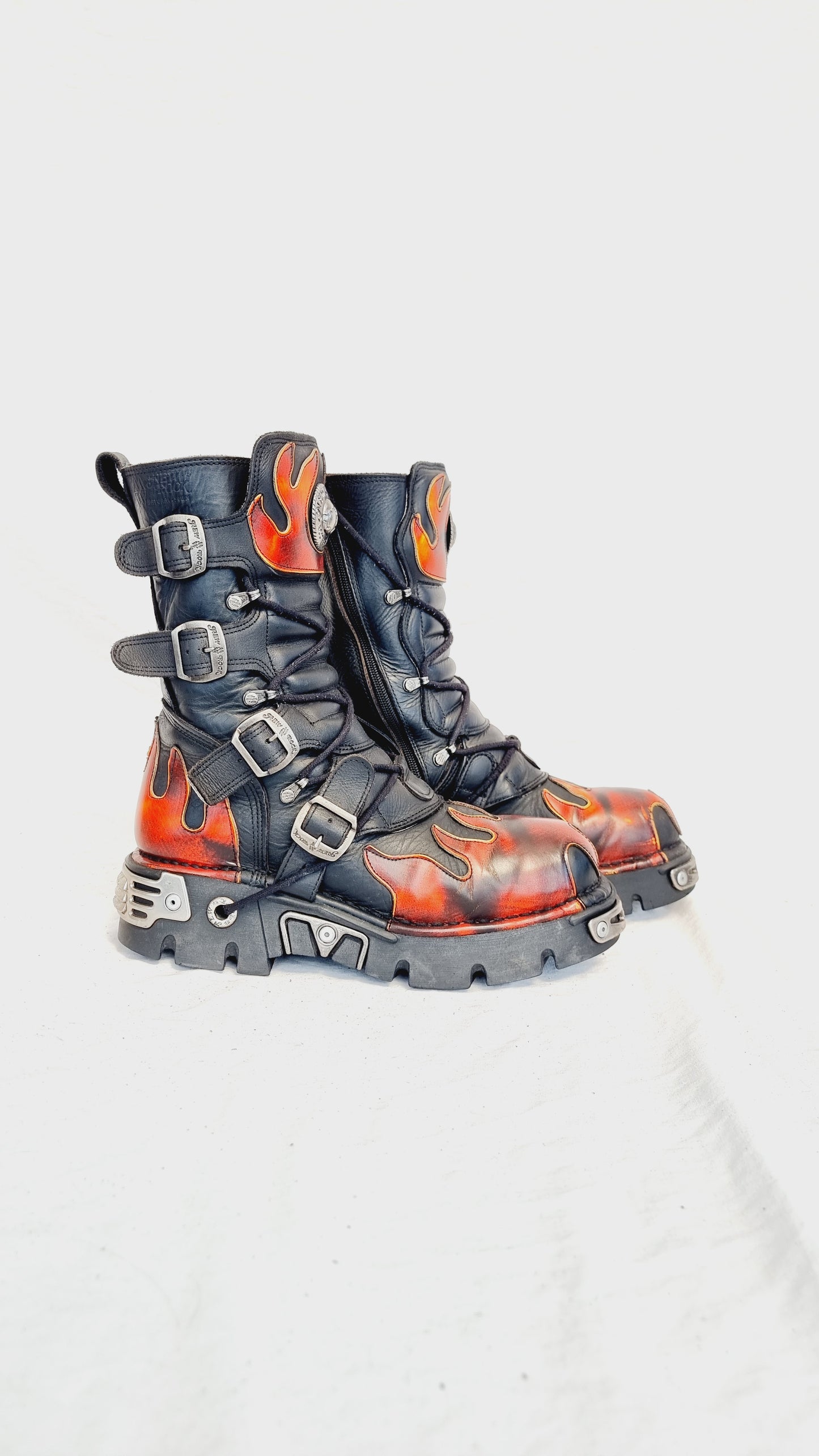 EU 41 / UK 7.5 New Rock Boots