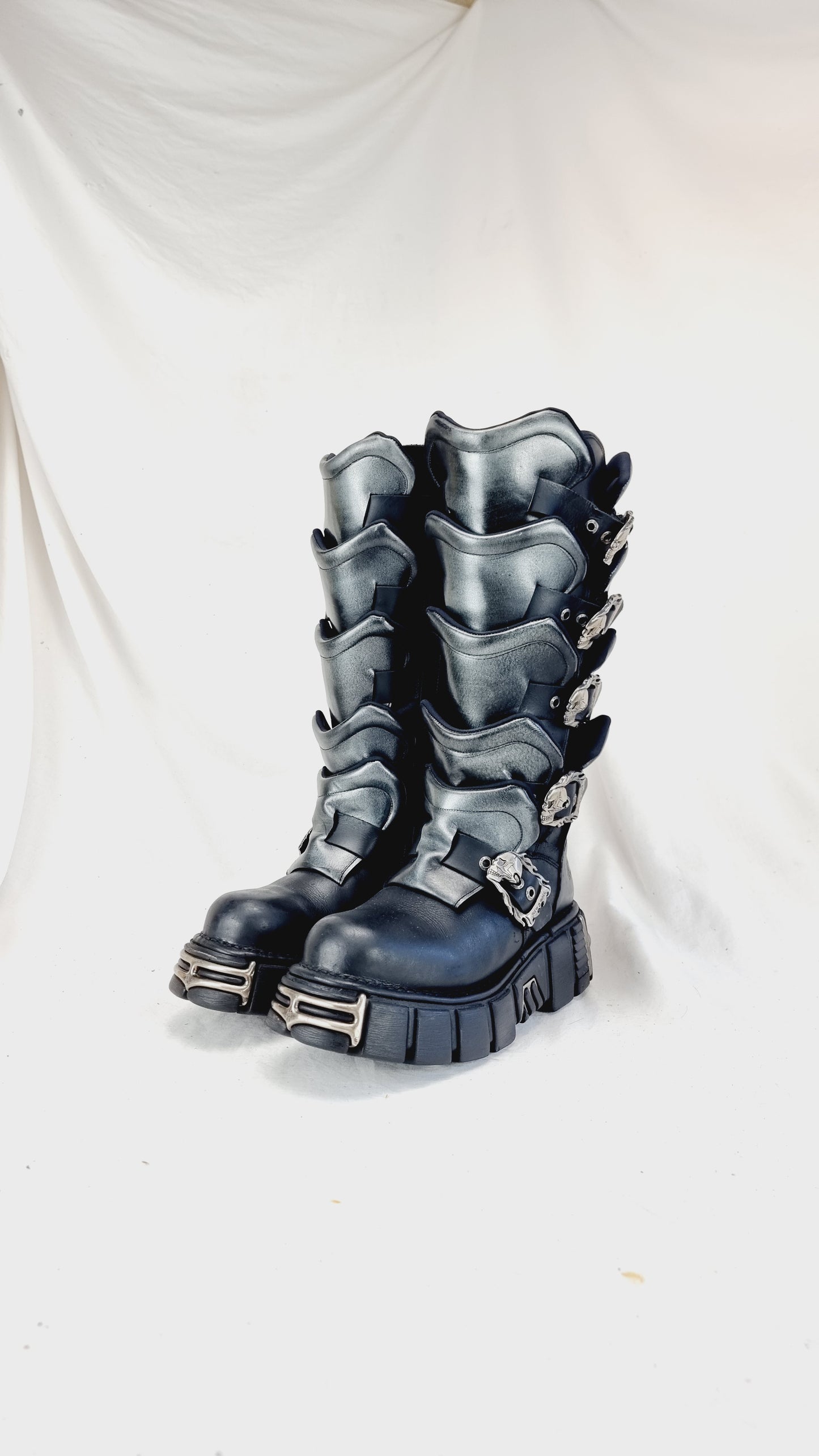 EU 42 / UK 8 New Rock Boots