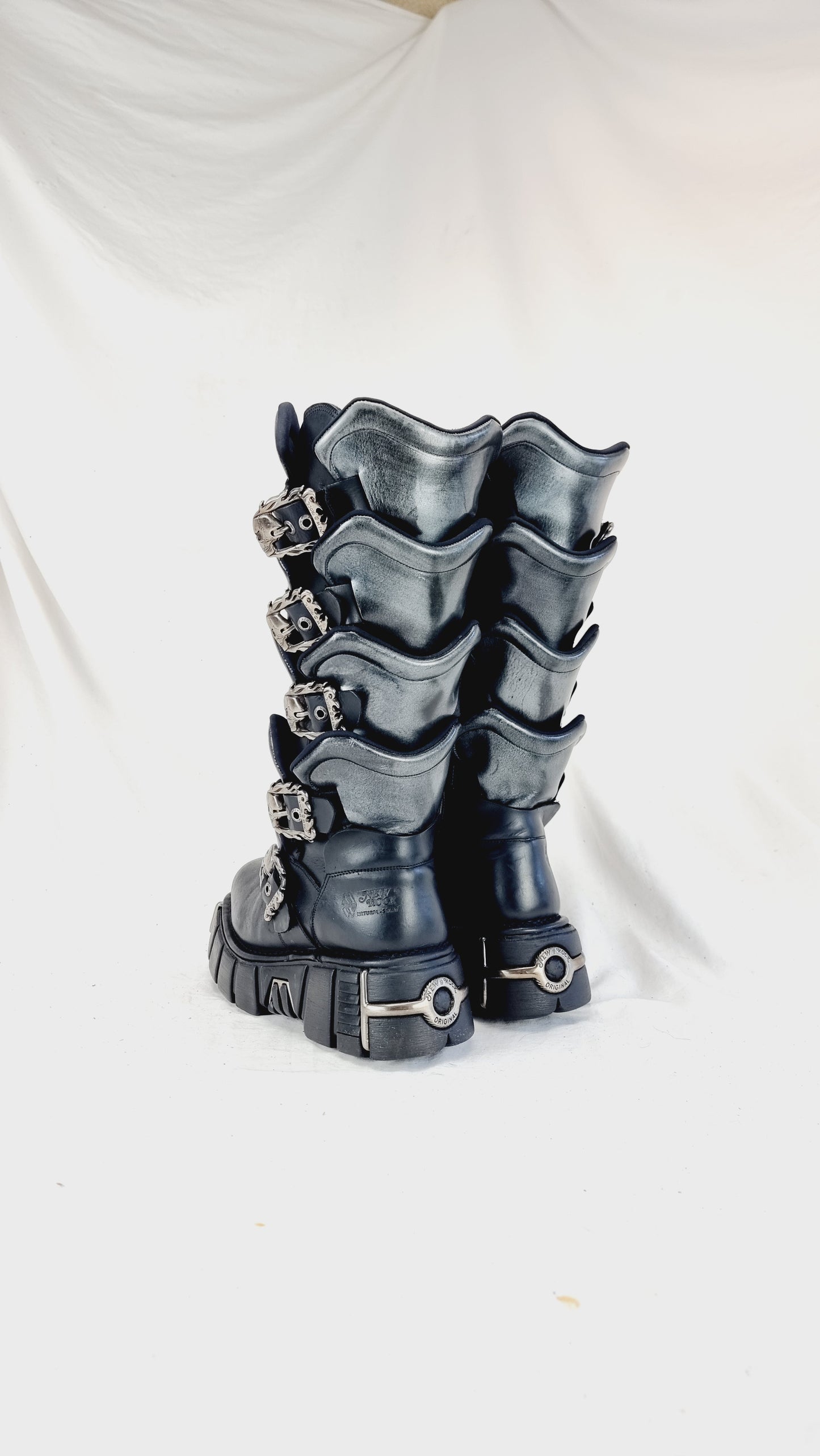 EU 42 / UK 8 New Rock Boots