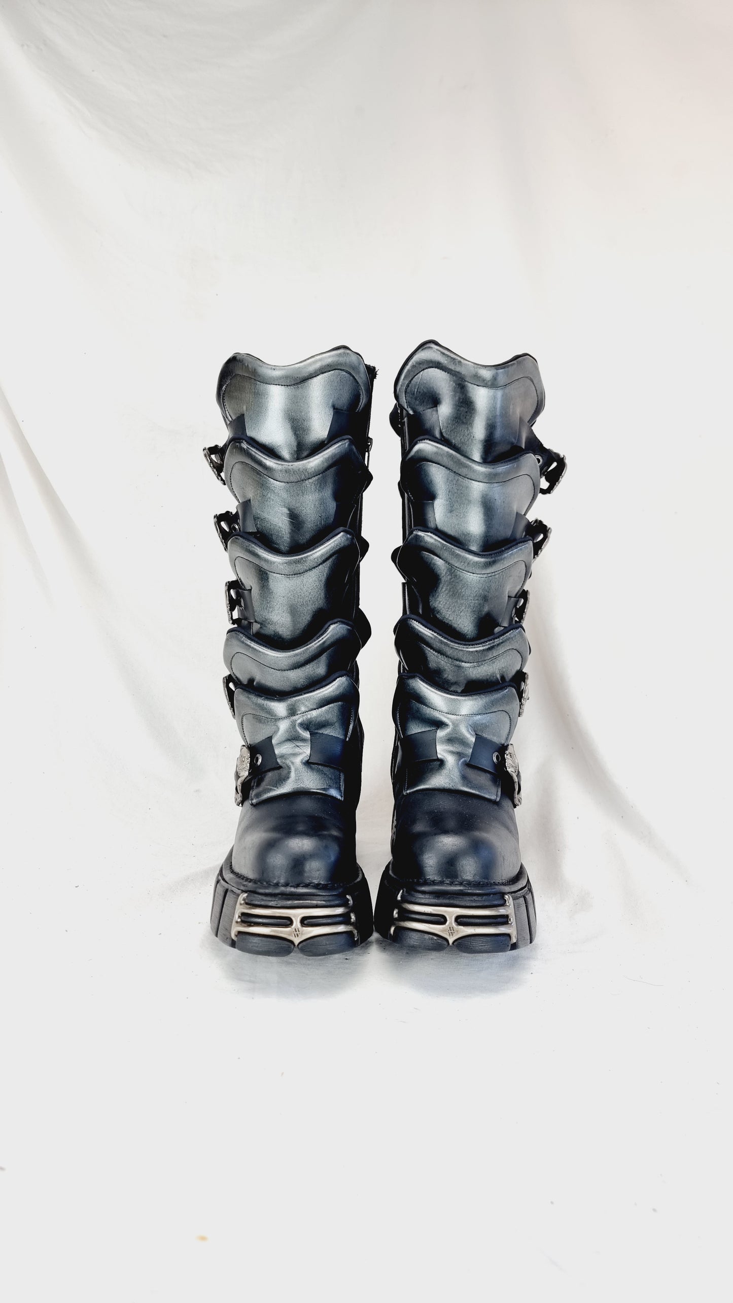 EU 42 / UK 8 New Rock Boots