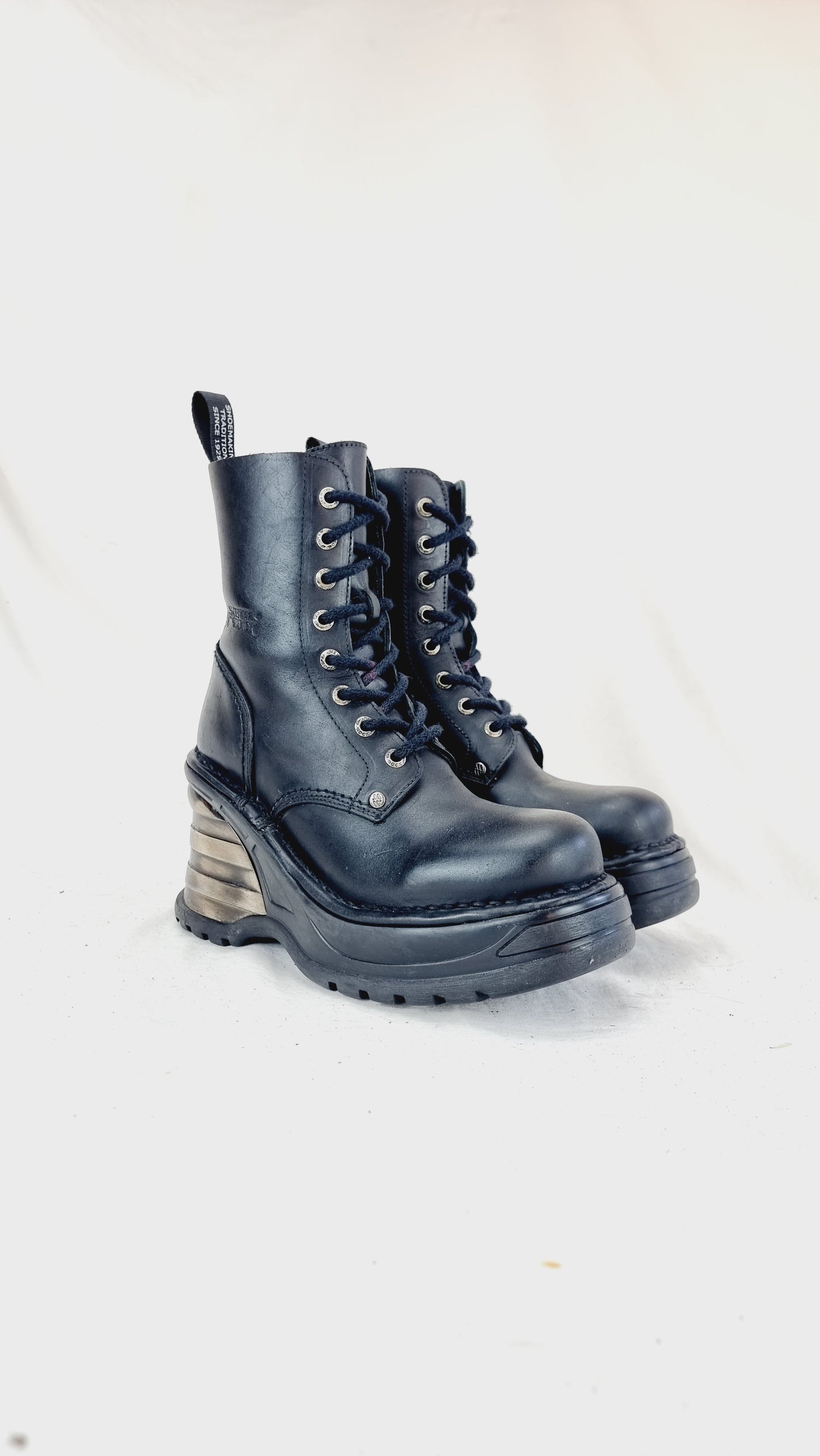 EU 38 / UK 5 New Rock Boots