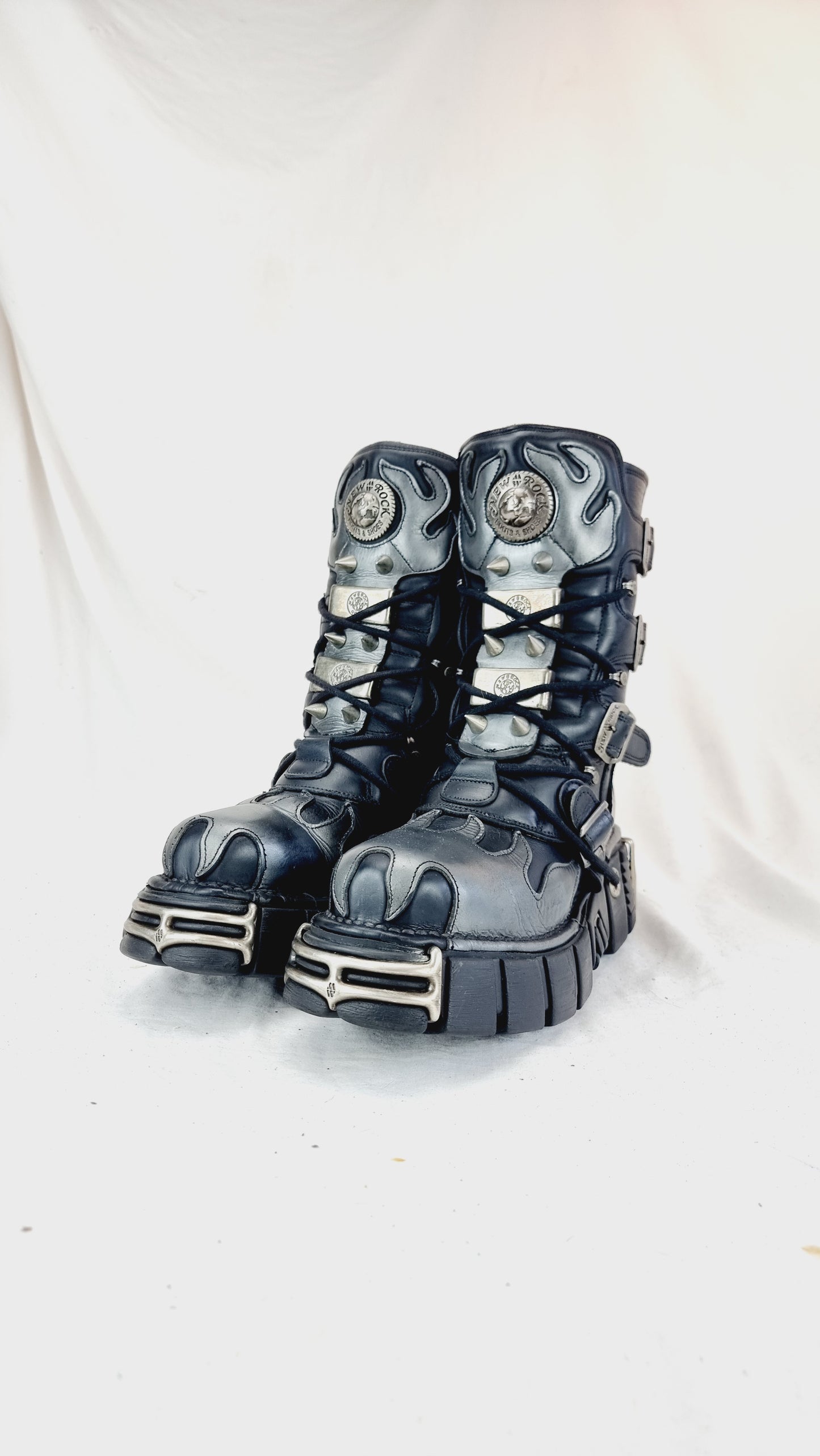 EU 42 / UK 8 New Rock Boots