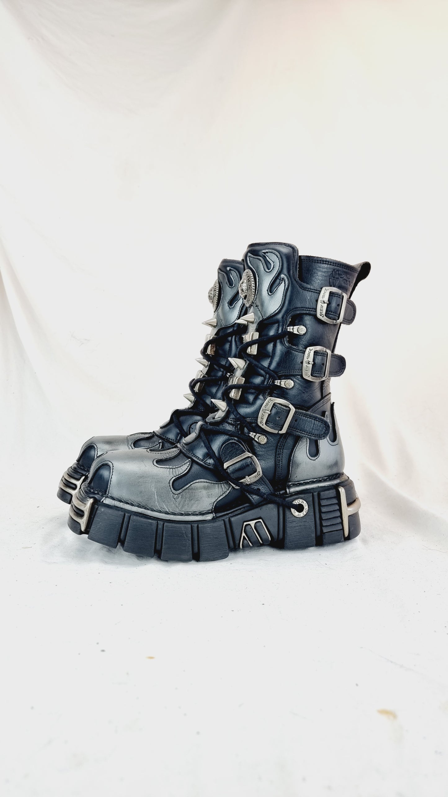 EU 42 / UK 8 New Rock Boots
