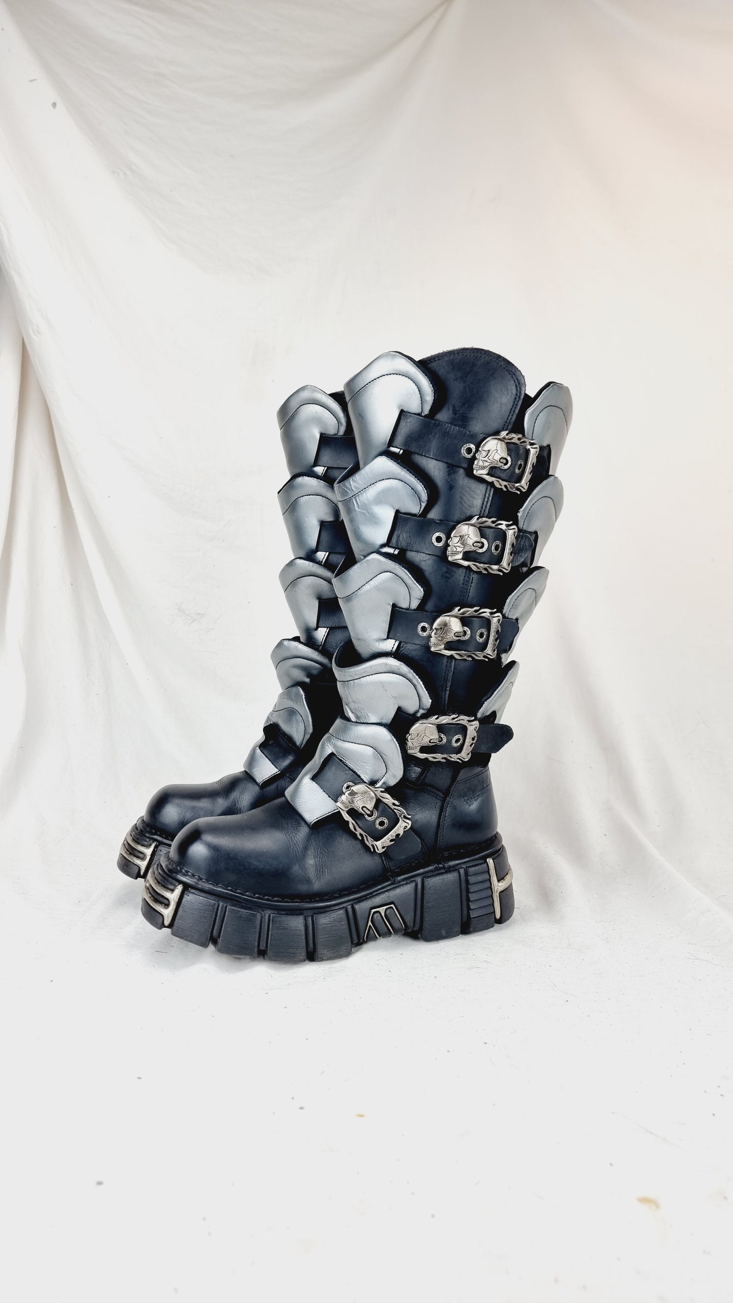 EU 42 / UK 8 New Rock Boots