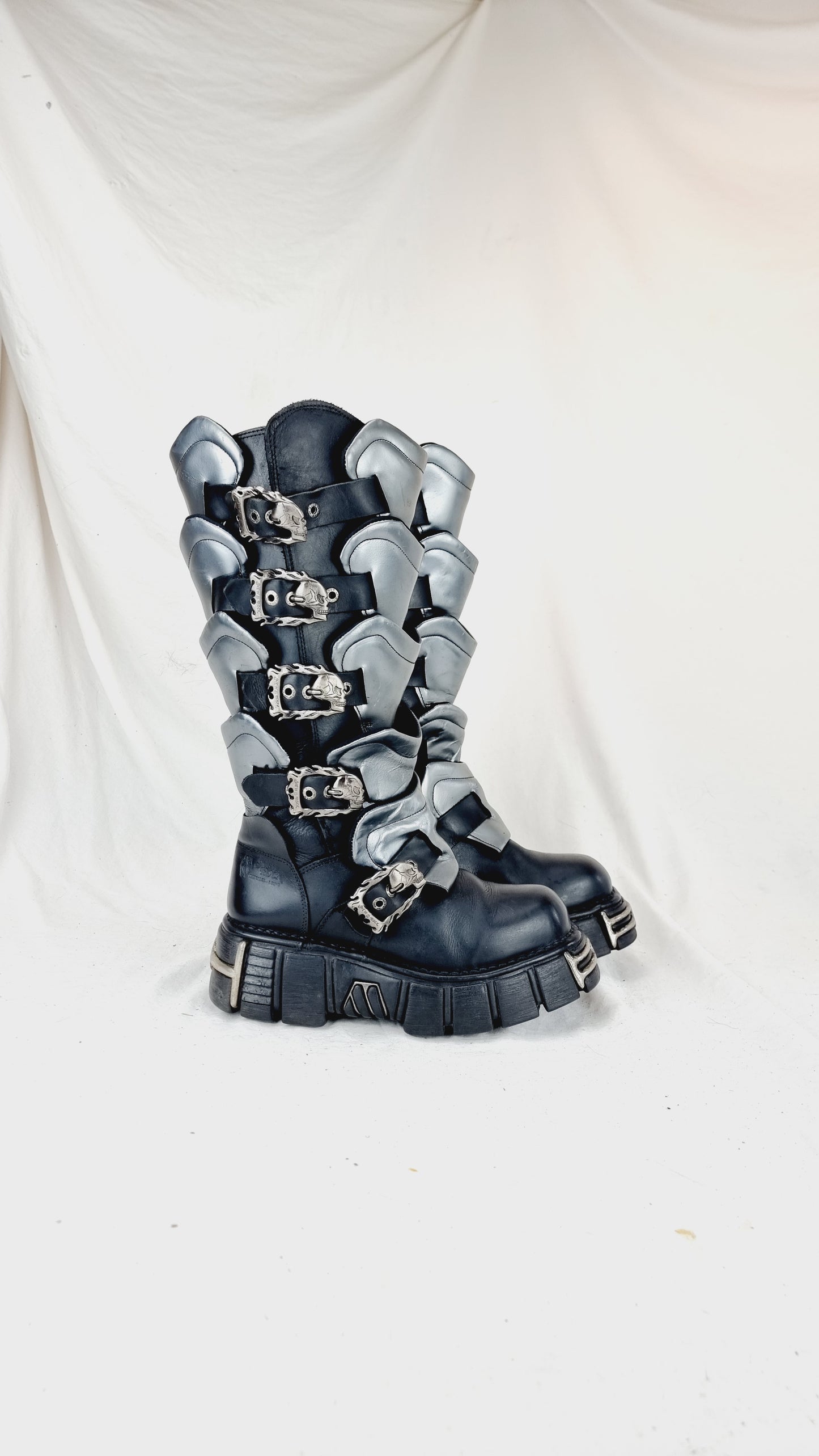 EU 42 / UK 8 New Rock Boots