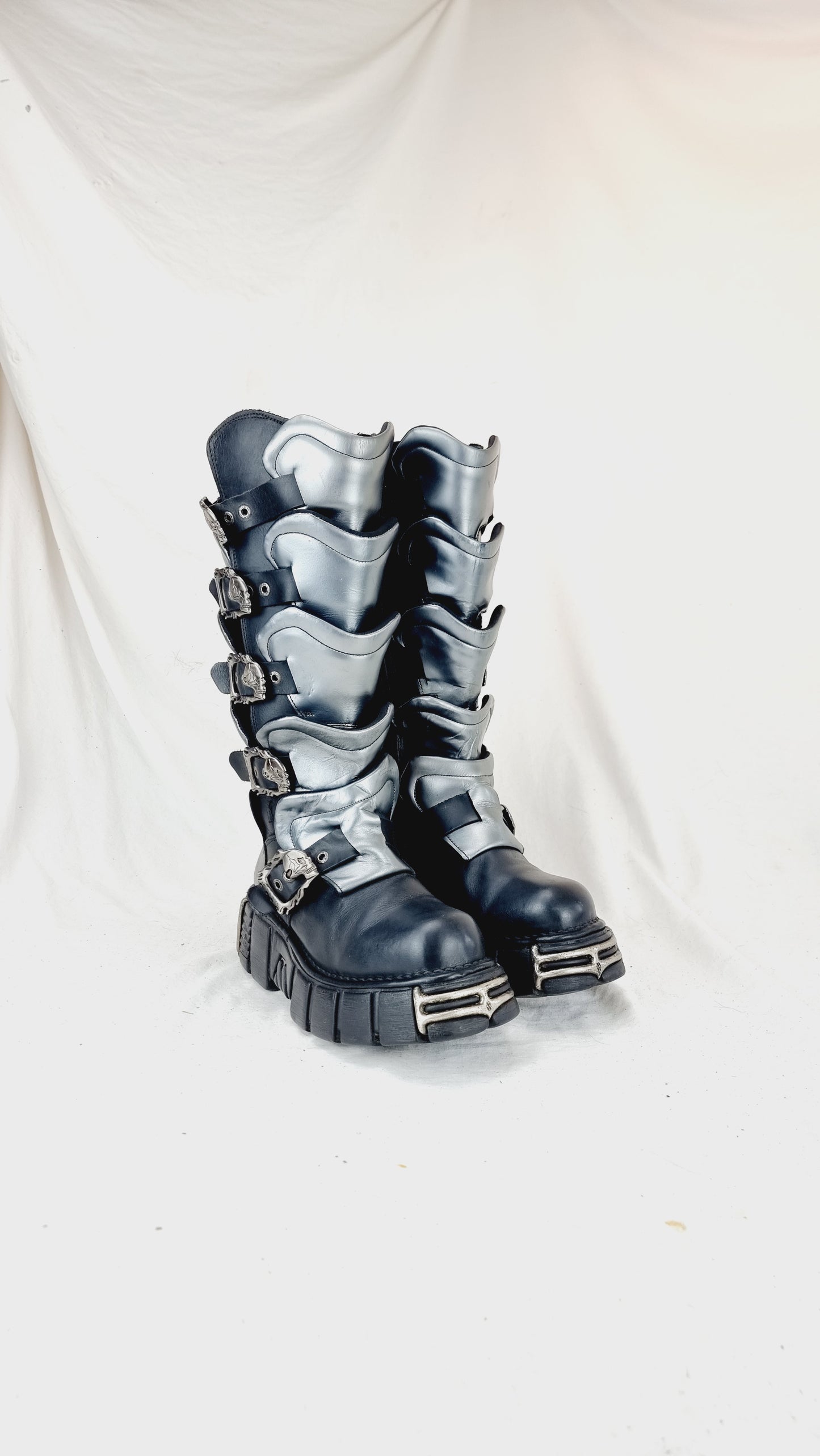 EU 42 / UK 8 New Rock Boots