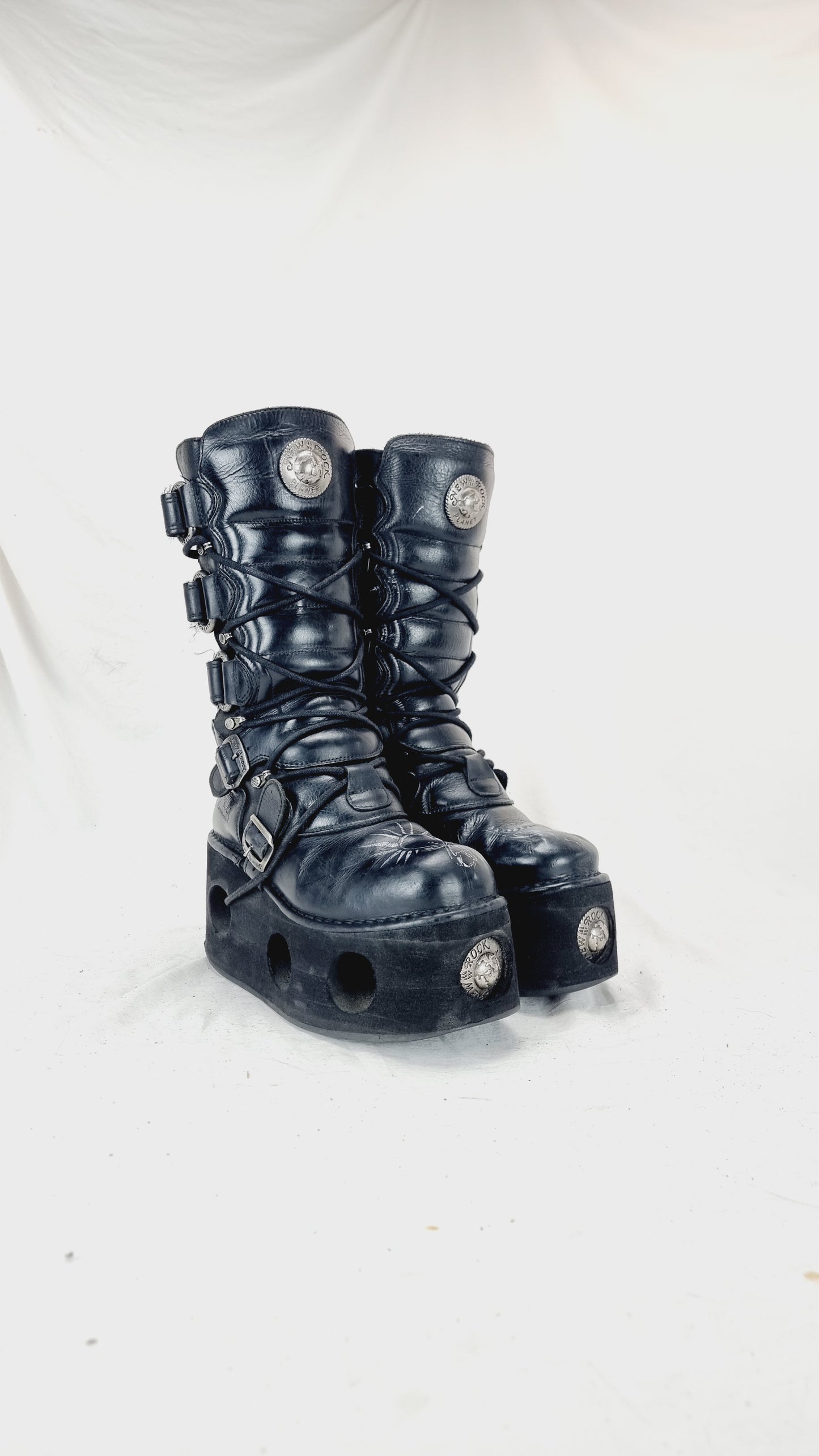 EU 41 / UK 7.5 New Rock Boots