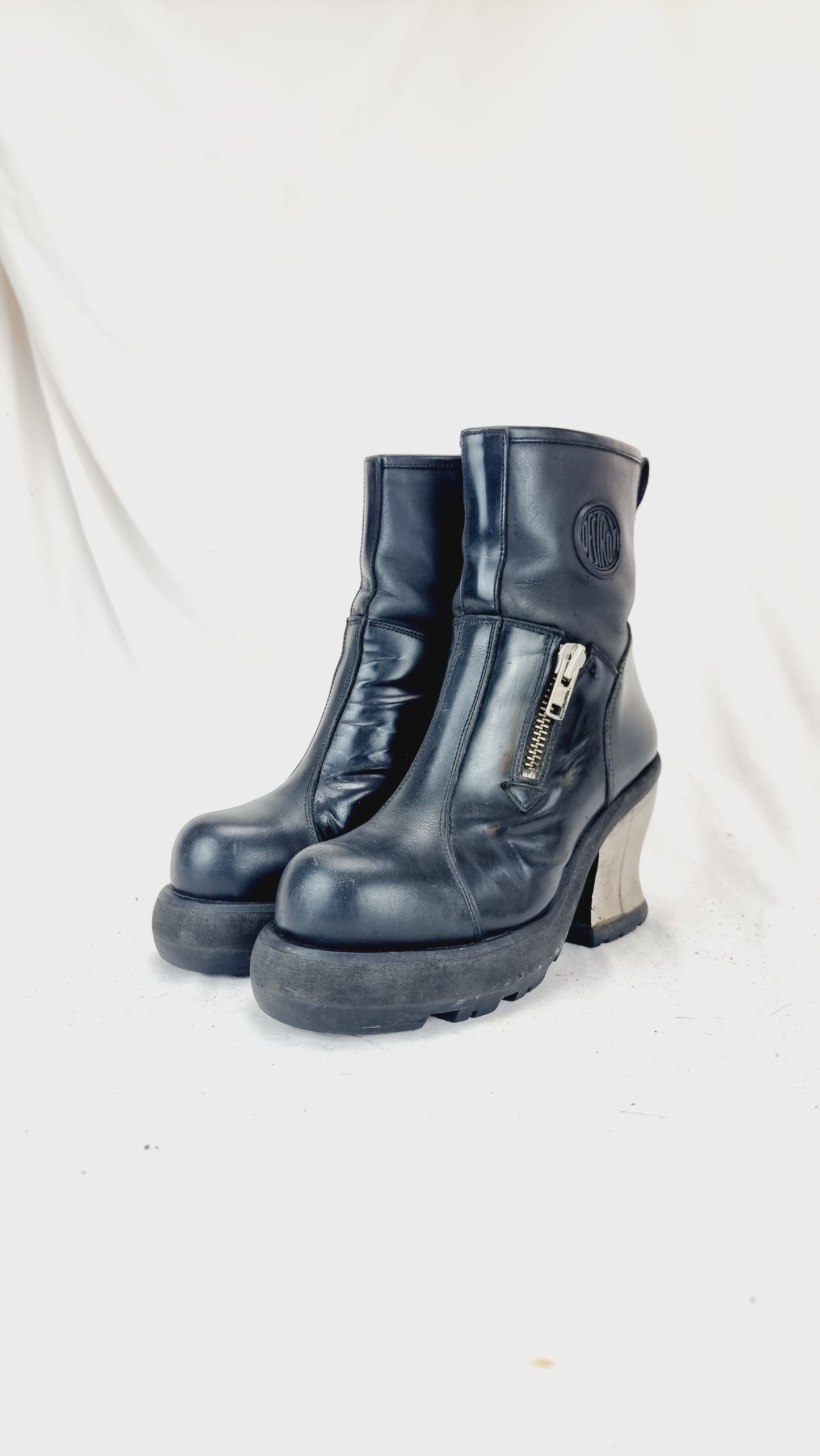 EU 39 / UK 6 Destroy Boots