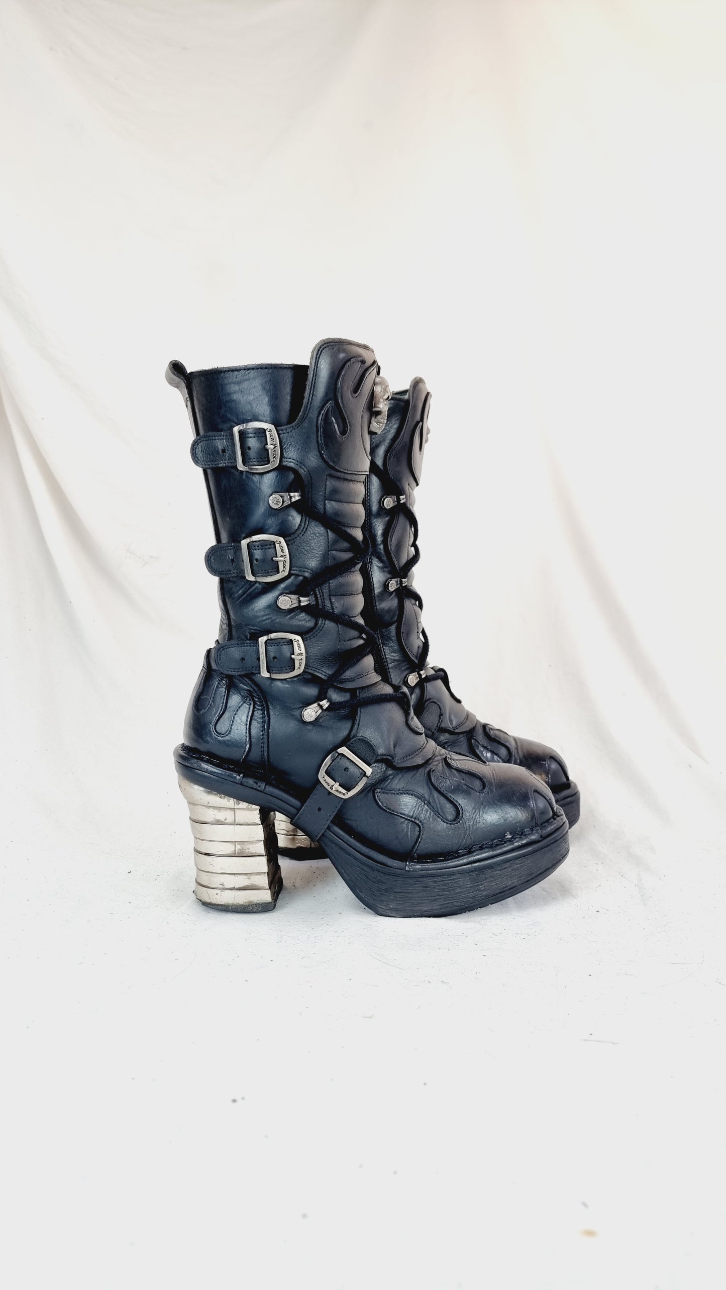 EU 42 / UK 8 New Rock Boots