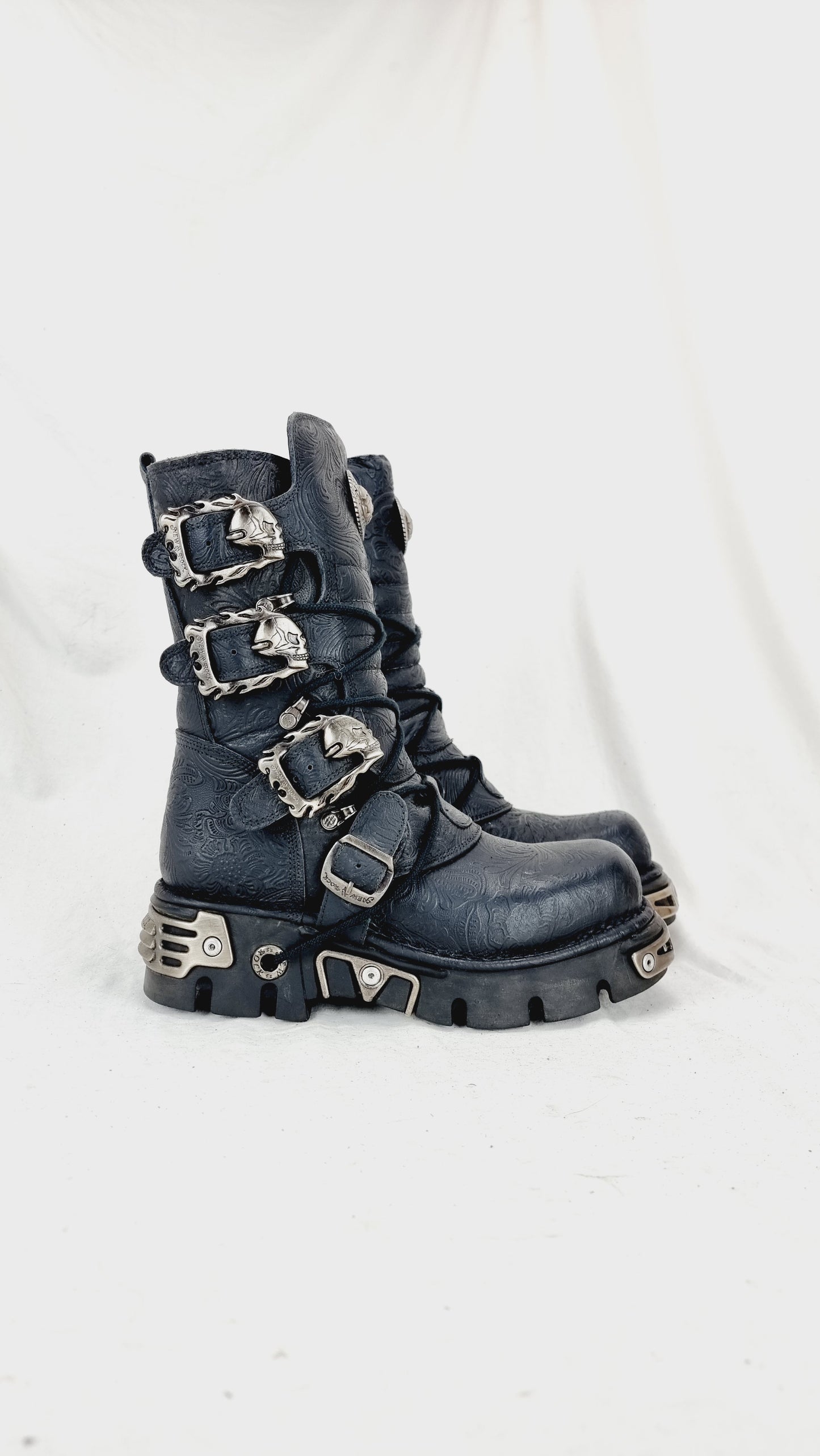 EU 41 / UK 7.5 New Rock Boots