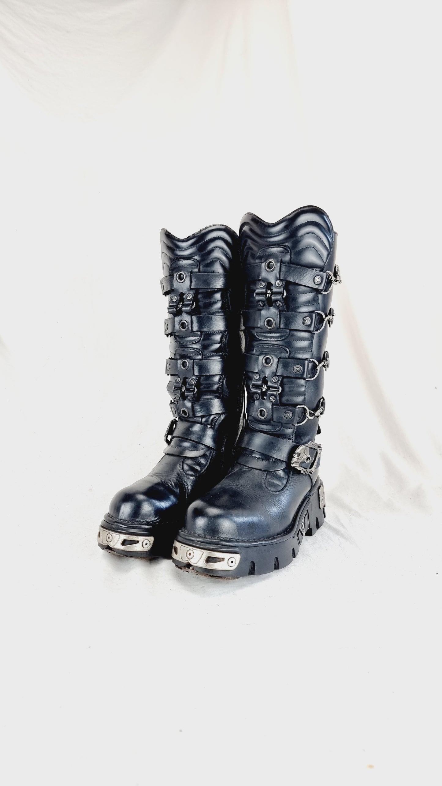 EU 41 / UK 7.5 New Rock Boots